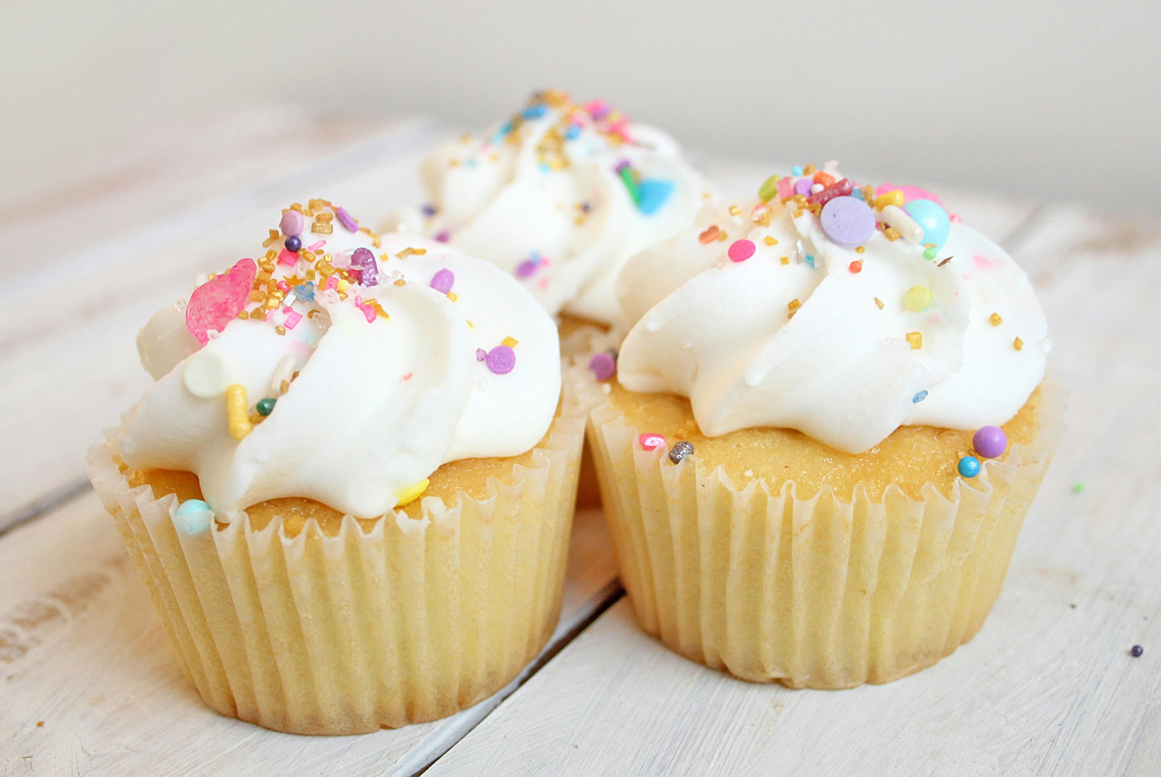 Cupcakes with pastel sprinkles | Source: Unsplash