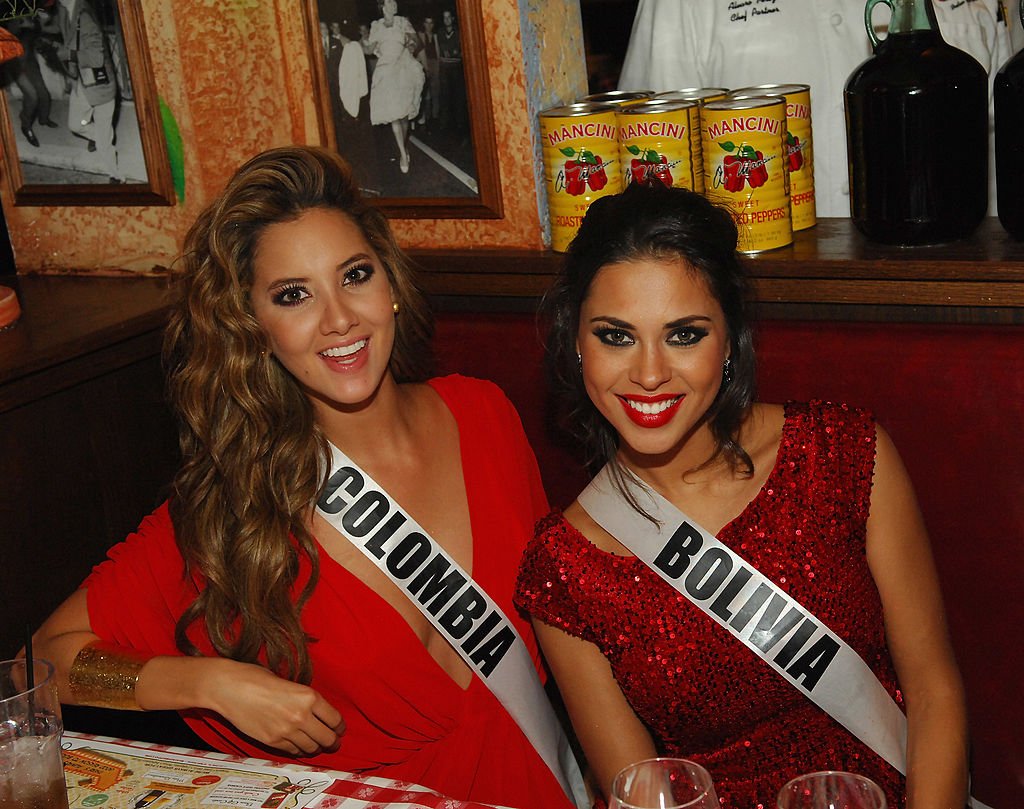 Miss Columbia Daniella Margarita Alvarez Vasquez and Miss Boliva Yessica Mouton appear at the Buca di Beppo Italian Restaurant on December 6, 2012. | Photo: Getty Images