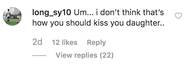Un fans désapprouve le fait que David Beckham embrasse sa fille sur les lèvres lors d'une sortie à la patinoire. | Source : Instagram.com/davidbeckham