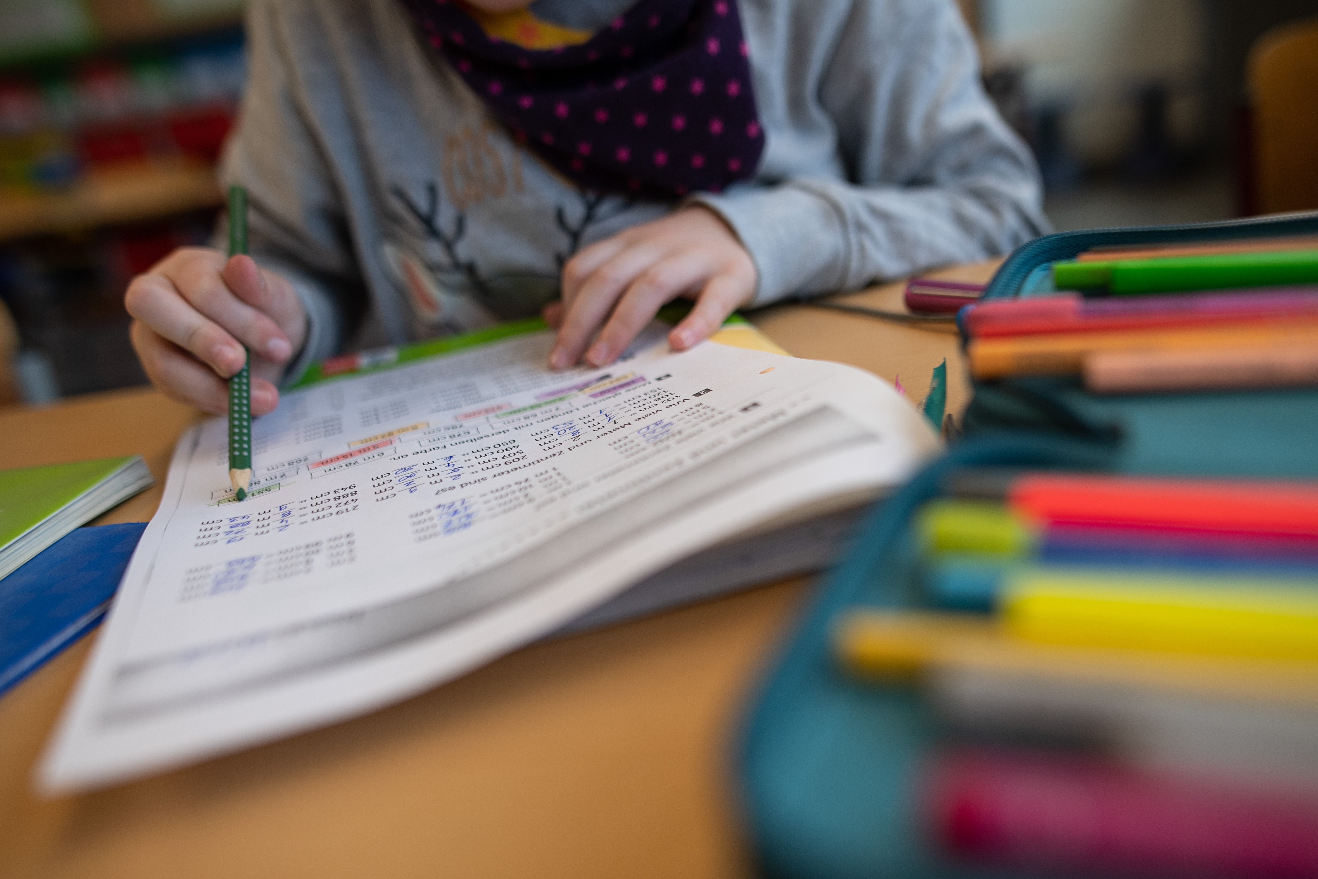 A girl solves a math problem in a primary school|Photo: Getty Images