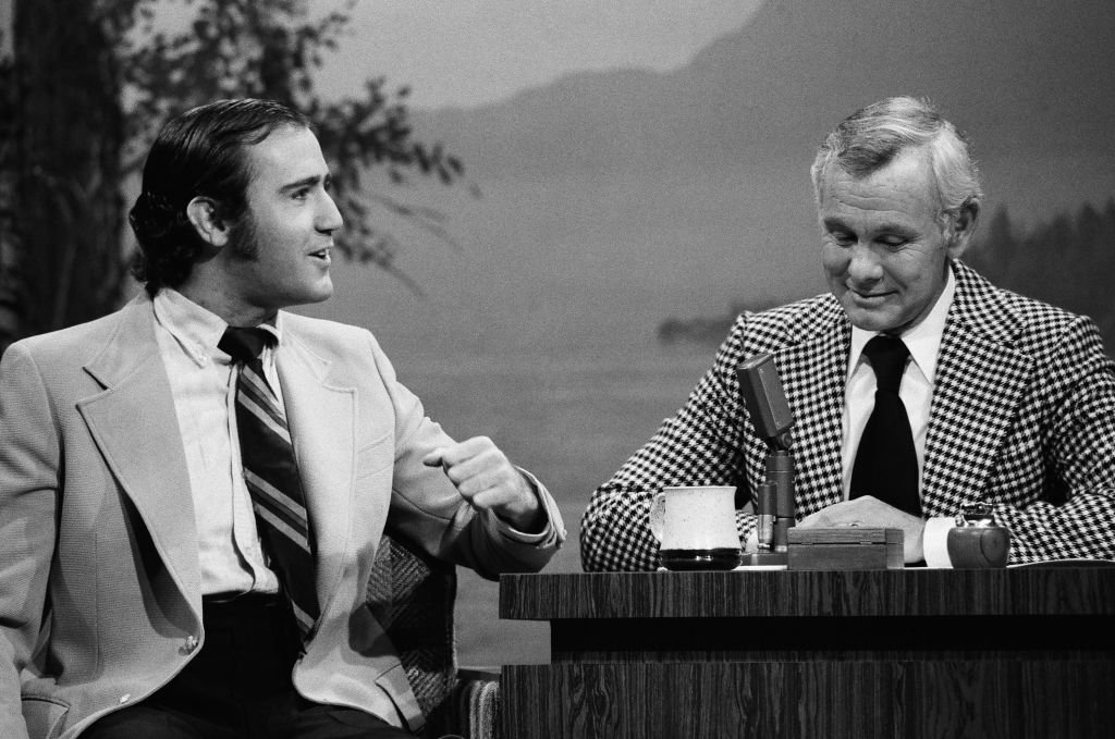Andy Kaufman during an interview on "The Tonight Show Starring Johnny Carson," 1977. | Photo: Getty Images