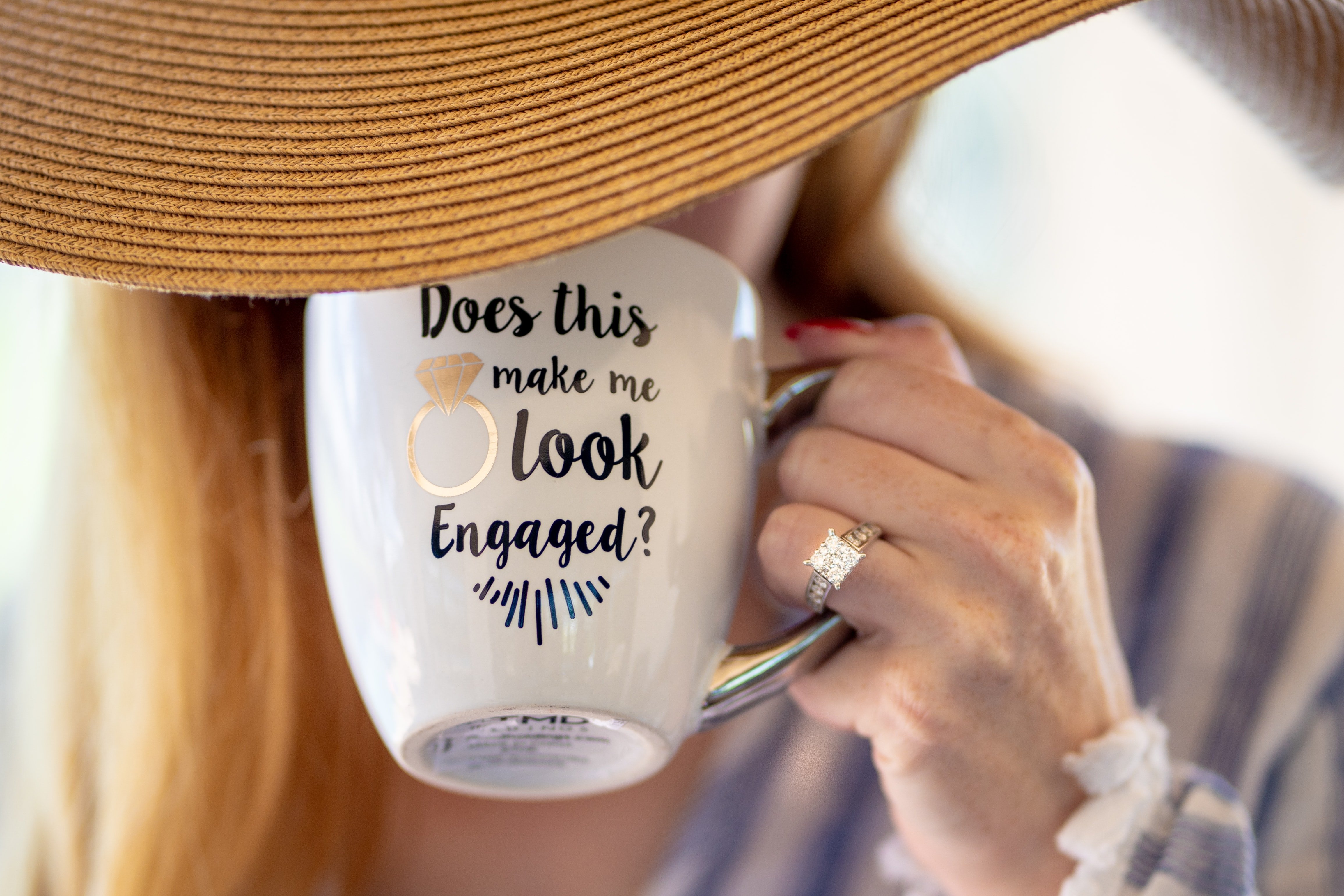 Woman flaunting her engagement ring | Photo: Unsplash