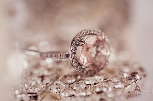 A diamond ring | Photo: Pixabay