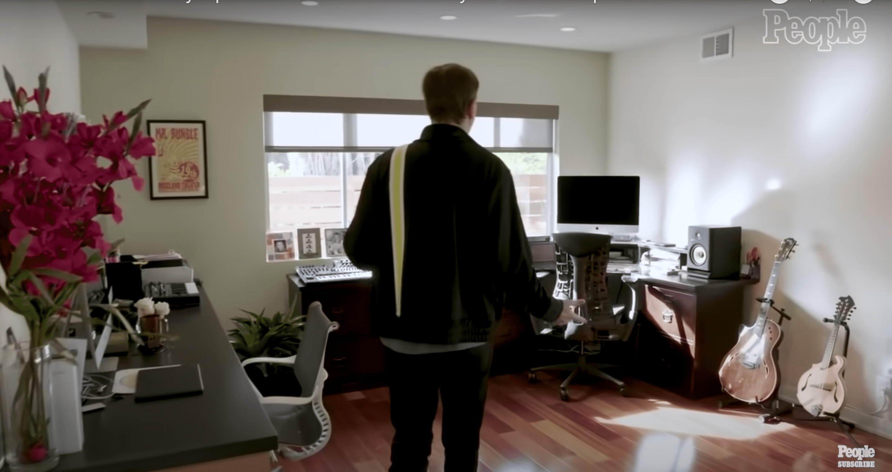 Sean Murray showing off his Encino, California home to People magazine on March 15, 2021 | Source: YouTube/People