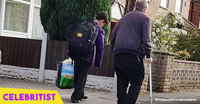 Heartwarming photo of schoolboy carrying pensioner’s shopping bag goes viral