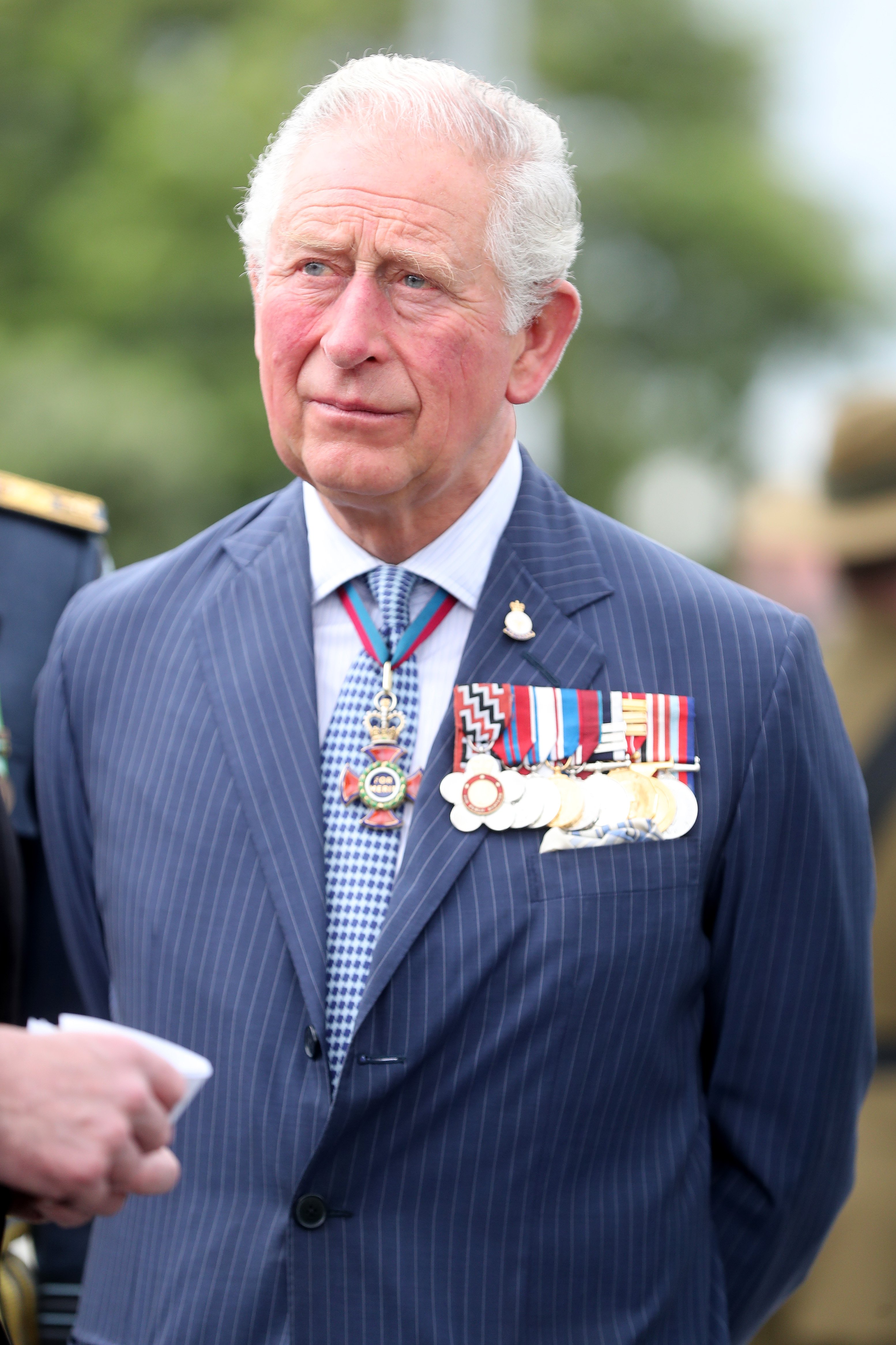 Prinz Charles, jetzt König, nimmt am 18. November 2019 in Auckland, Neuseeland, an einer Kranzniederlegung am Mt. Roskill War Memorial teil | Quelle: Getty Images