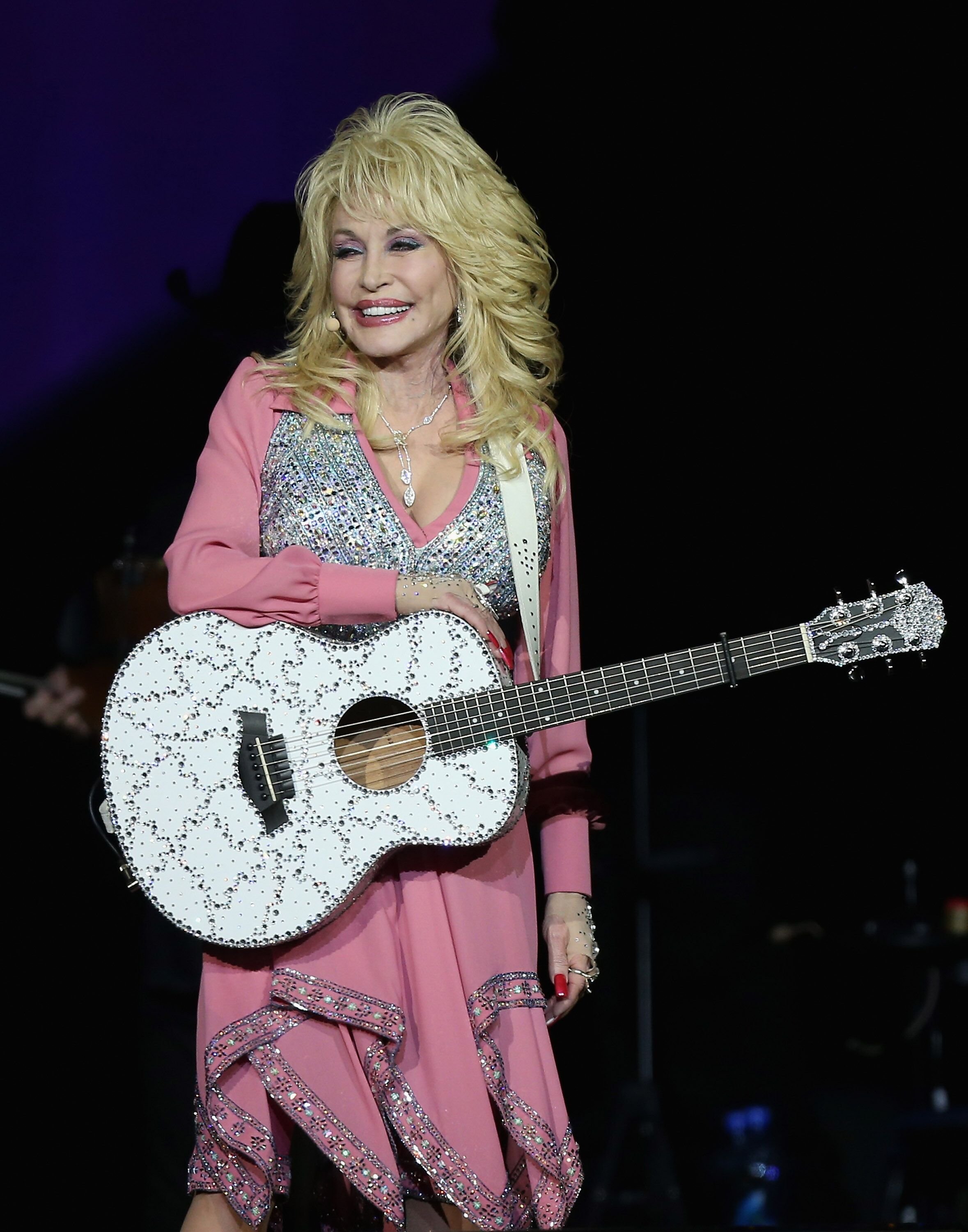 Dolly Parton performs live for fans at Vector Arena on February 7, 2014. | Source: Getty Images