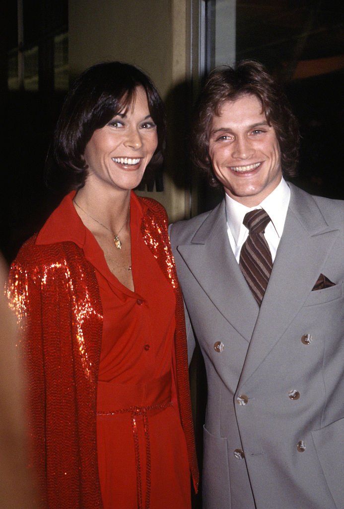 Couple Kate Jackson and Andrew Stevens smiling in a photo circa 1980. | Source: Getty Images