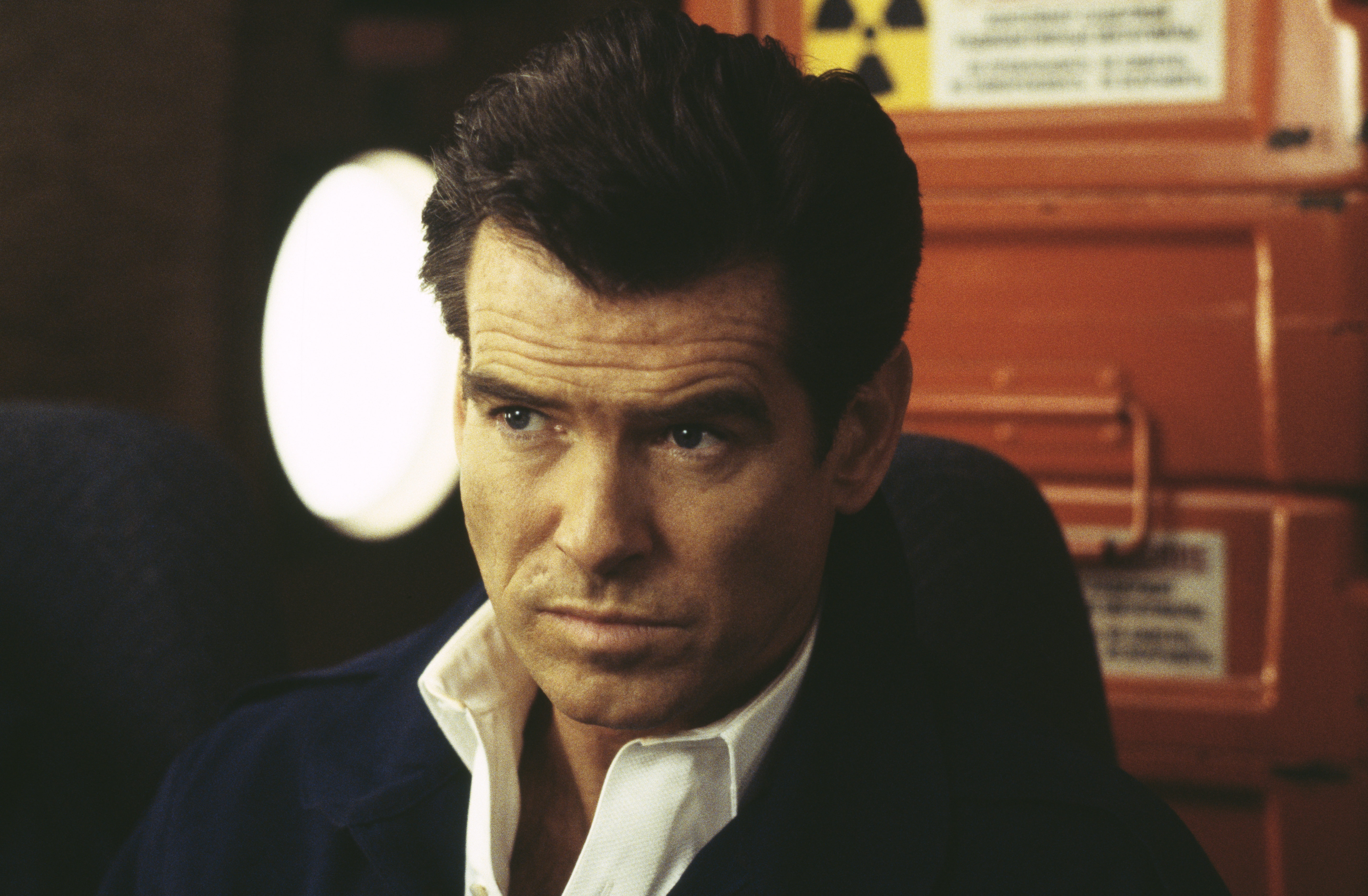 Pierce Brosnan in the set of "The World Is Not Enough," 1999 | Source: Getty Images