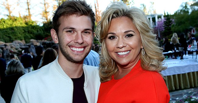 Chase Chrisley and his mom Julie Chrisley at the cocktail reception of the Universal Summer Press Day on April 1, 2016 | Photo: Getty Images