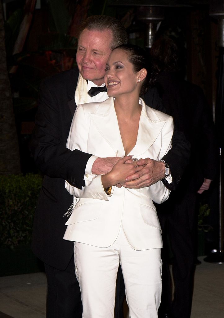 Angelina Jolie and her father, Jon Voight, at the 2001 Vanity Fair Oscar Party on March 25, 2001 | Photo: Getty Images