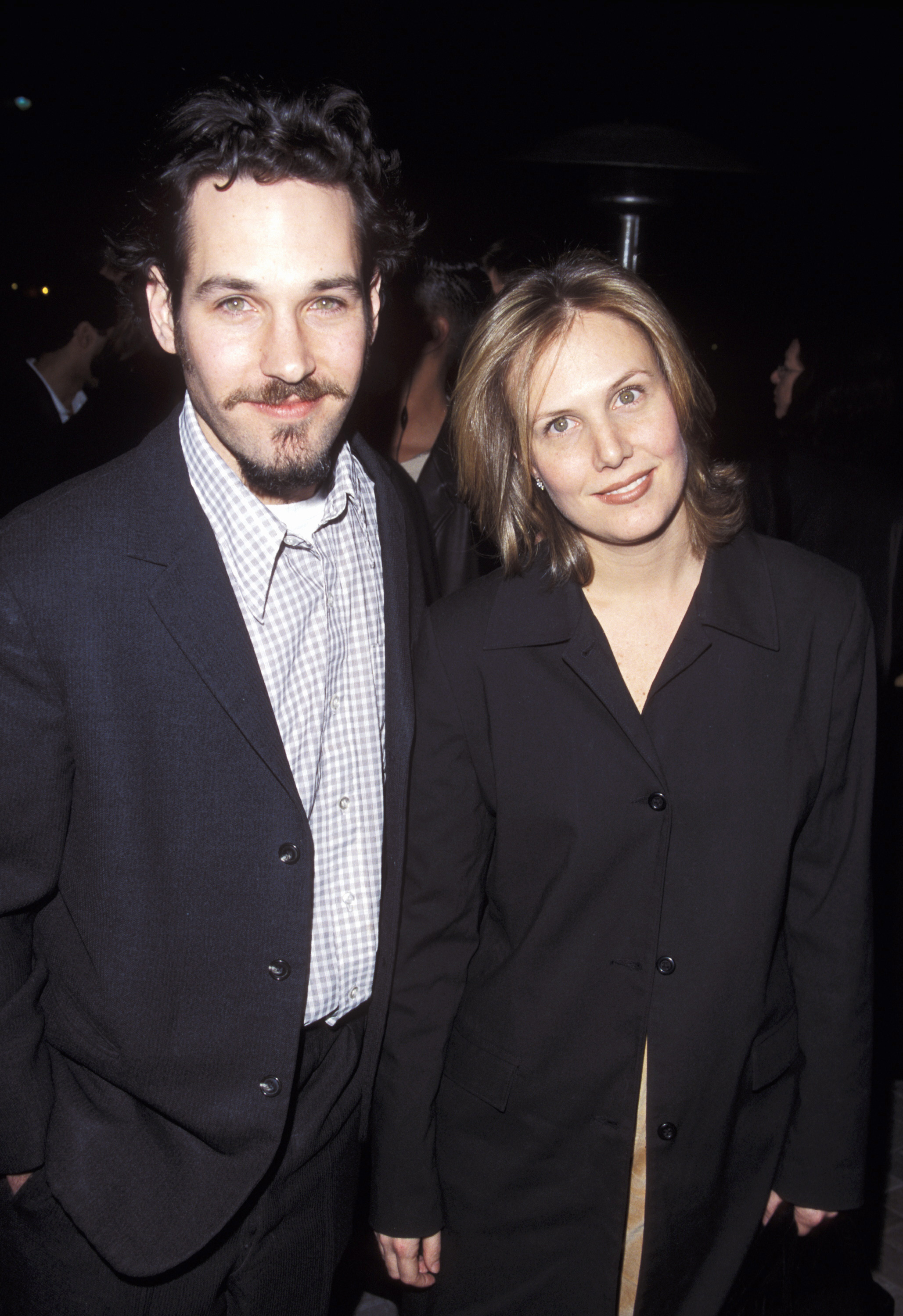 Paul Rudd and Julie Yaeger during "200 Cigarettes" Los Angeles premiere on February 10, 1999 | Source: Getty Images
