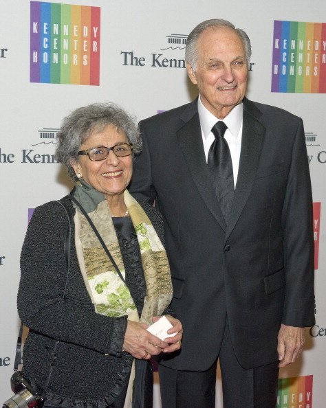 Alan Alda and his wife Arlene. I Image: Getty Images.