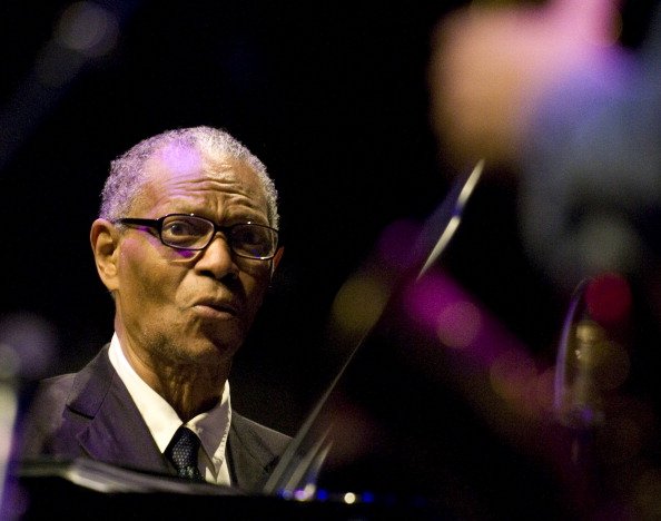 McCoy Tyner sur scène du Barbican à Londres, Royaume-Uni. | Photo : Getty Images