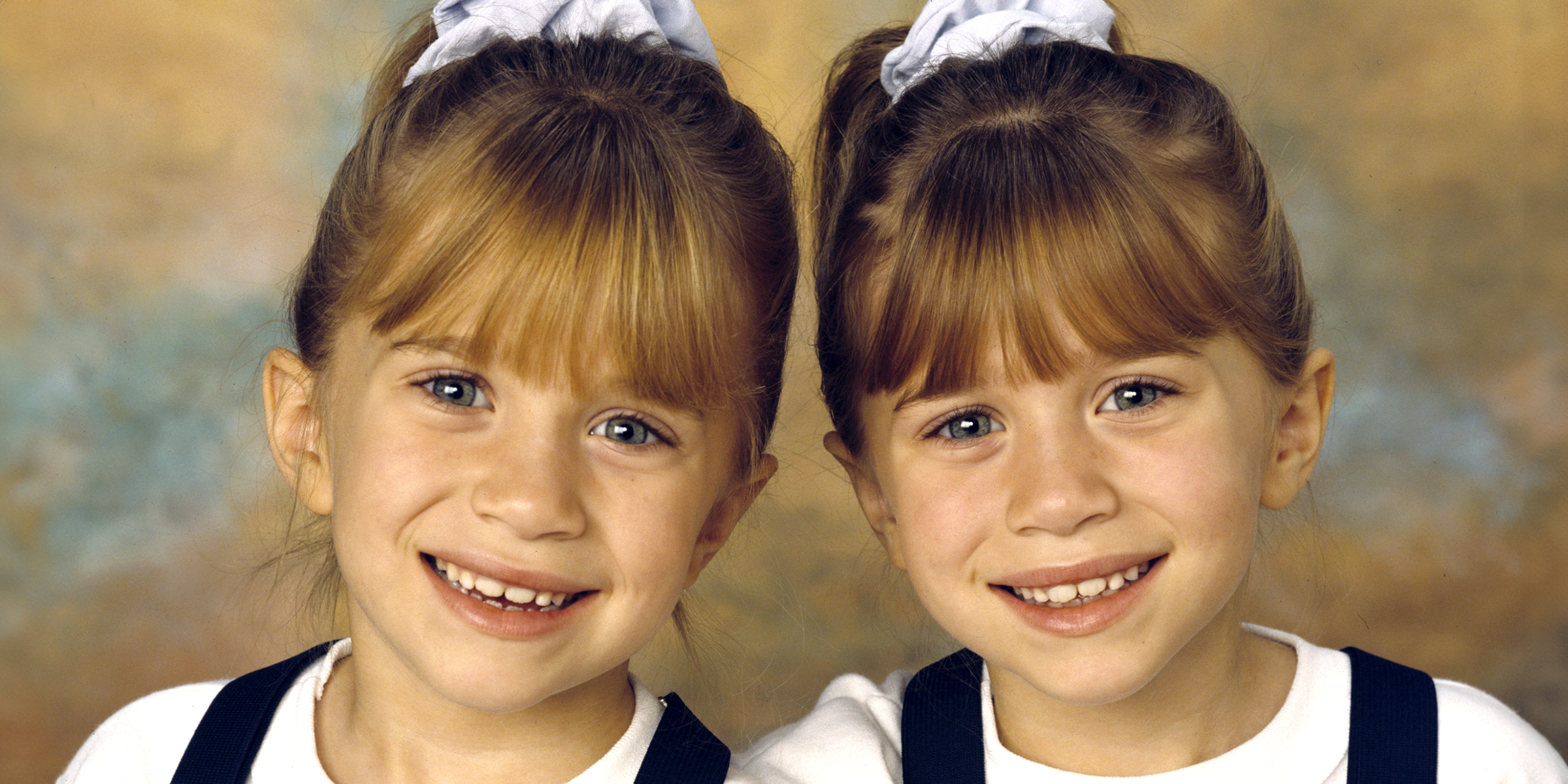 Mary Kate Olsen and Ashley Olsen, 1993 | Source: Getty Images