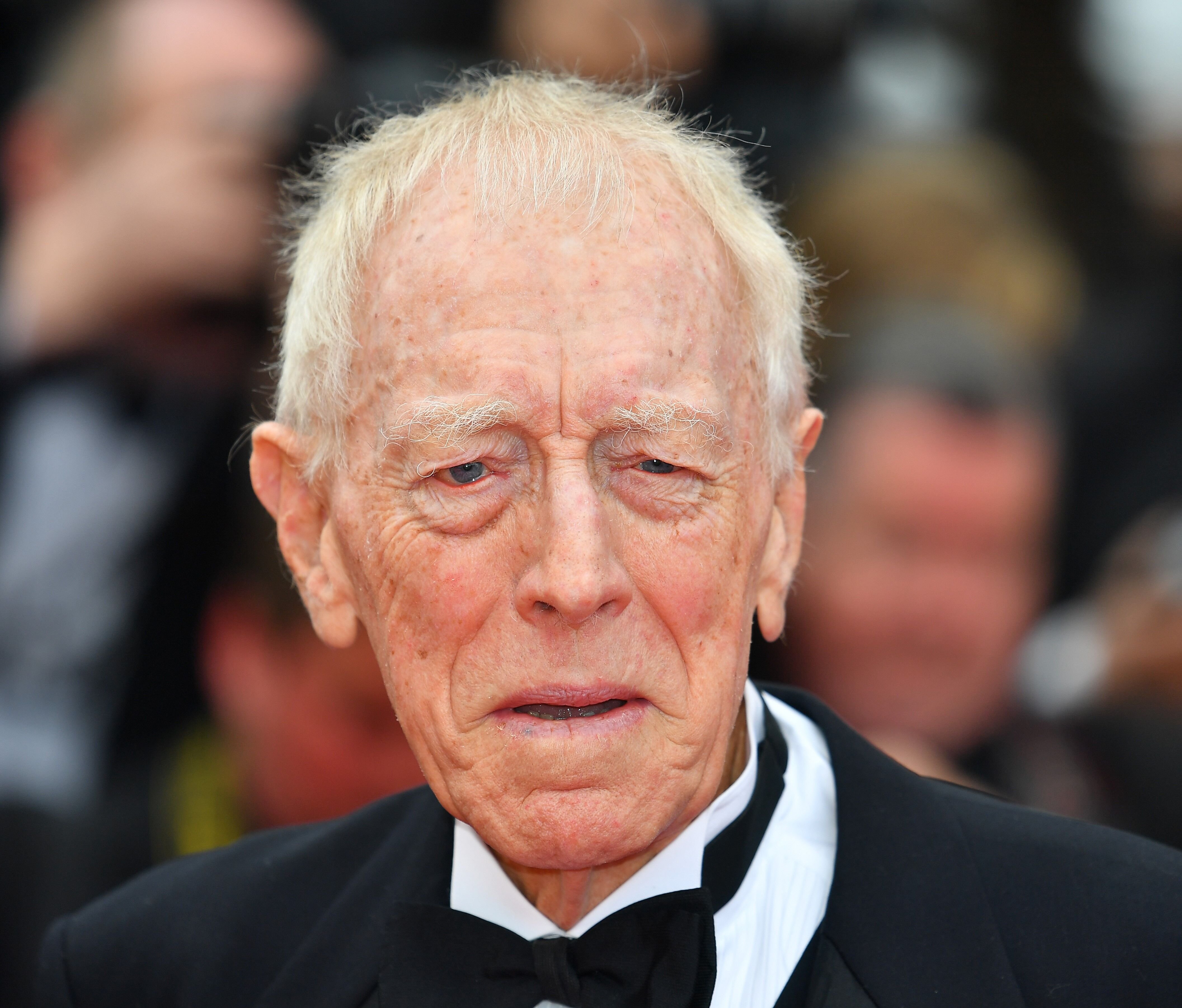 L'acteur Max von Sydow arrive pour la projection du film 'Le BFG au 69e Festival de Cannes à Cannes le 14 mai 2016. | Photo : Getty Images L'acteur Max von Sydow arrive pour la projection du film 'Le BFG au 69e Festival de Cannes à Cannes le 14 mai 2016. | Photo : Getty Images