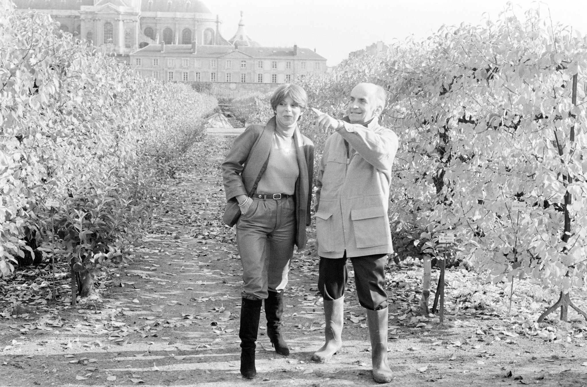 Louis de Funès et une journaliste de "Paris Match" au château de Clermont en 1981. l Photo : Getty Images