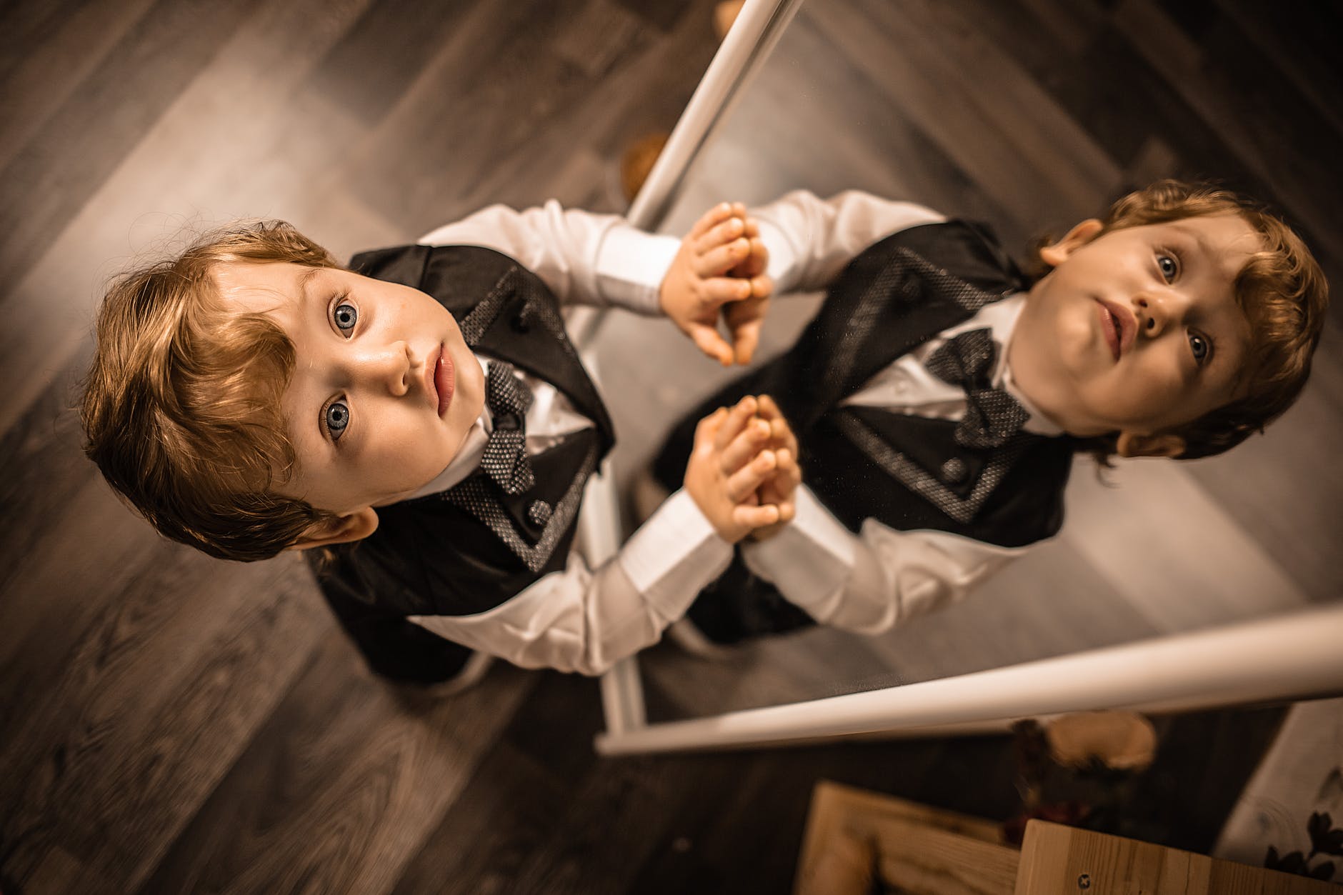 Niño enfrente de un espejo. | Foto: Shutterstock