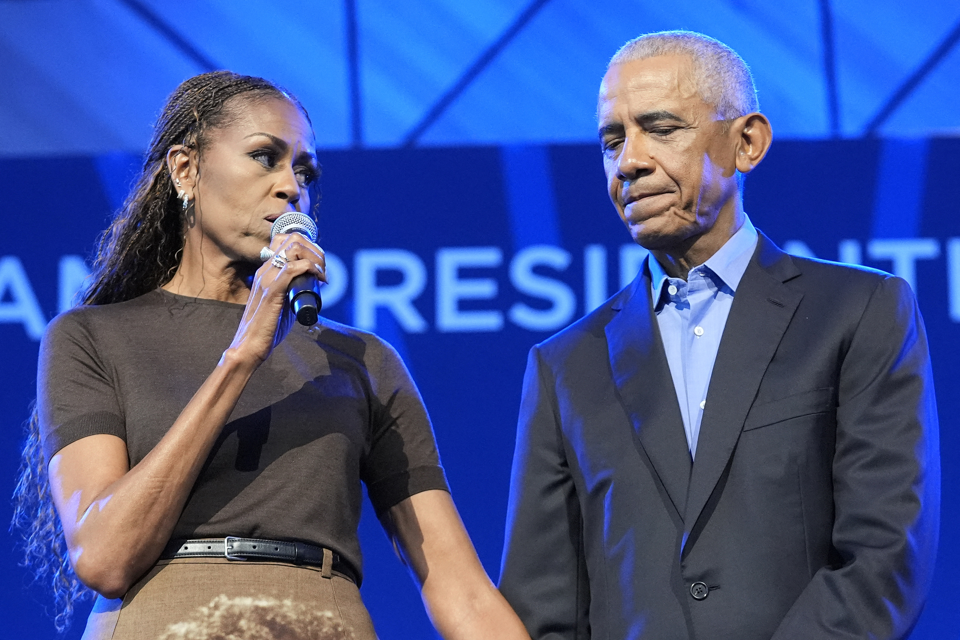 Michelle later revealed that Barack had only learned the meaning behind her skirt minutes before addressing the room. She said the surprise left him visibly affected for a deeply understandable reason. | Source: Getty Images