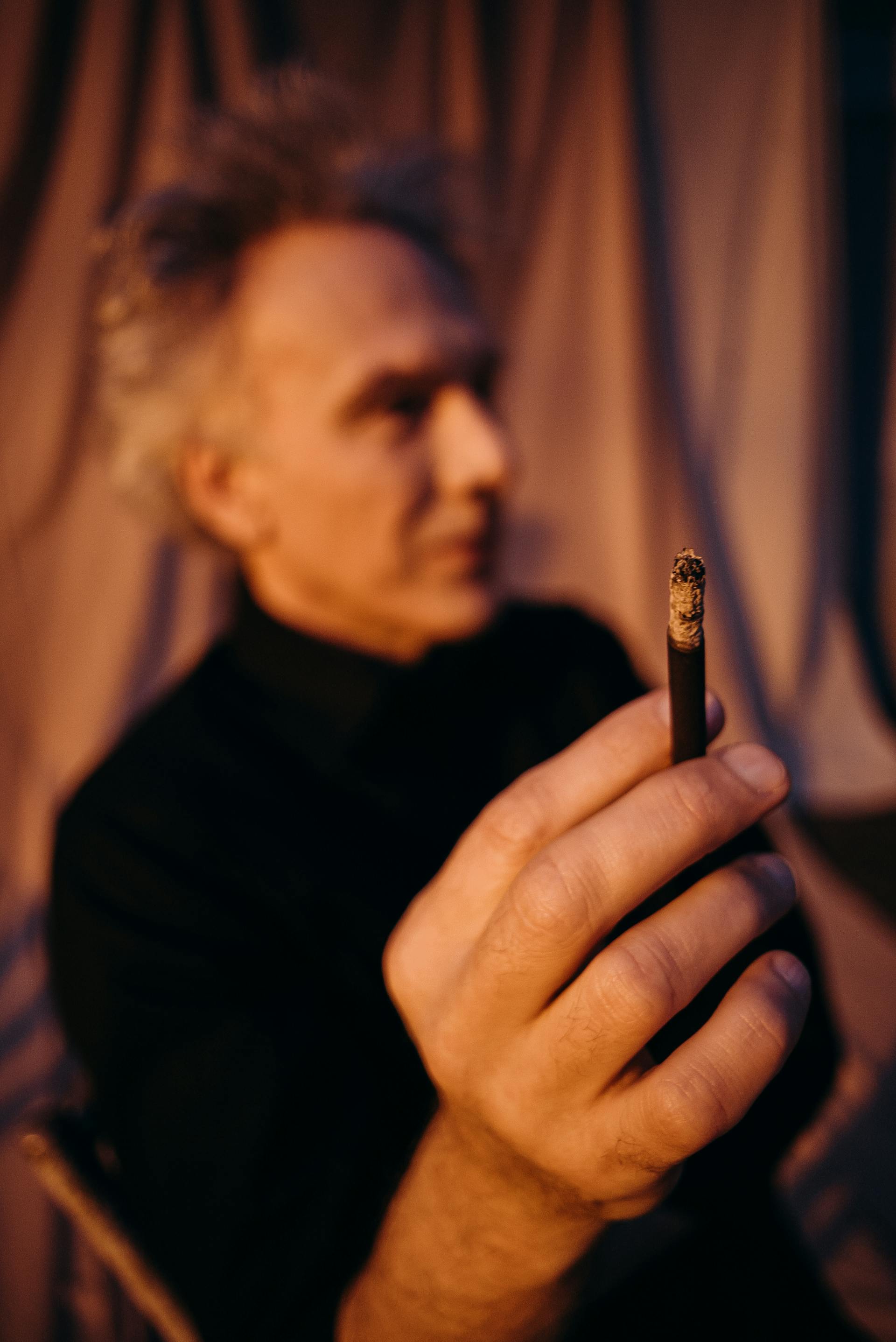 A man smoking a cigarette | Source: Pexels