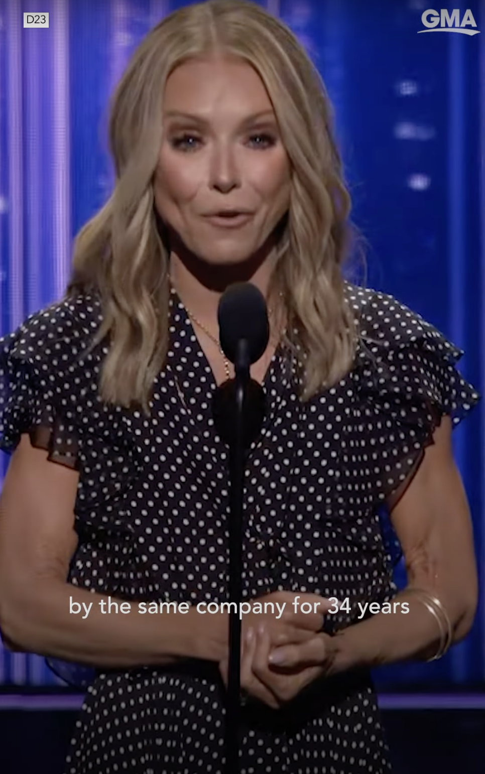 A screenshot of Kelly Ripa during her acceptance speech posted on August 13, 2024 | Source: YouTube/@GMA