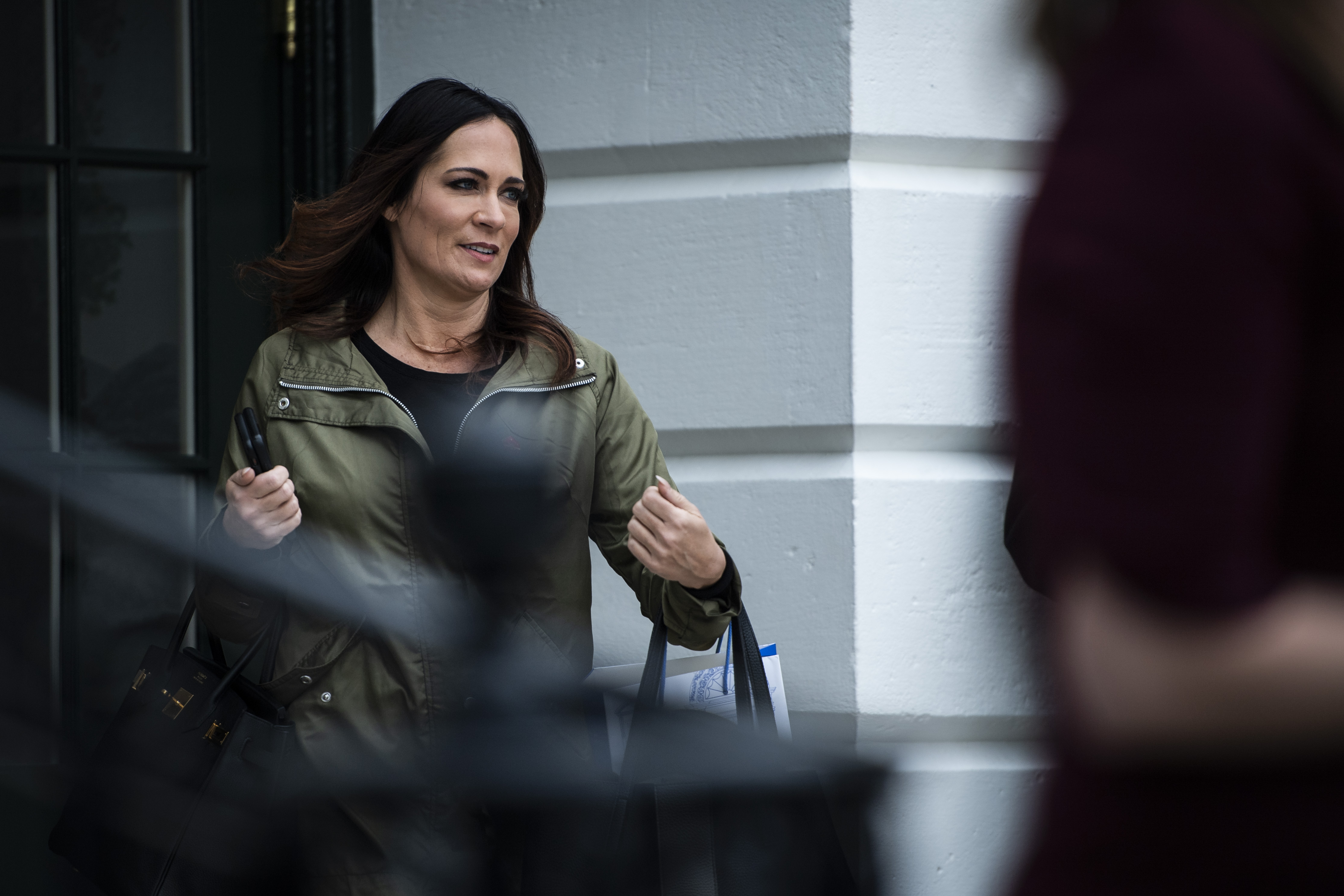 Stephanie Grisham walks to Marine One on the White House South Lawn on March 8, 2019 | Source: Getty Images