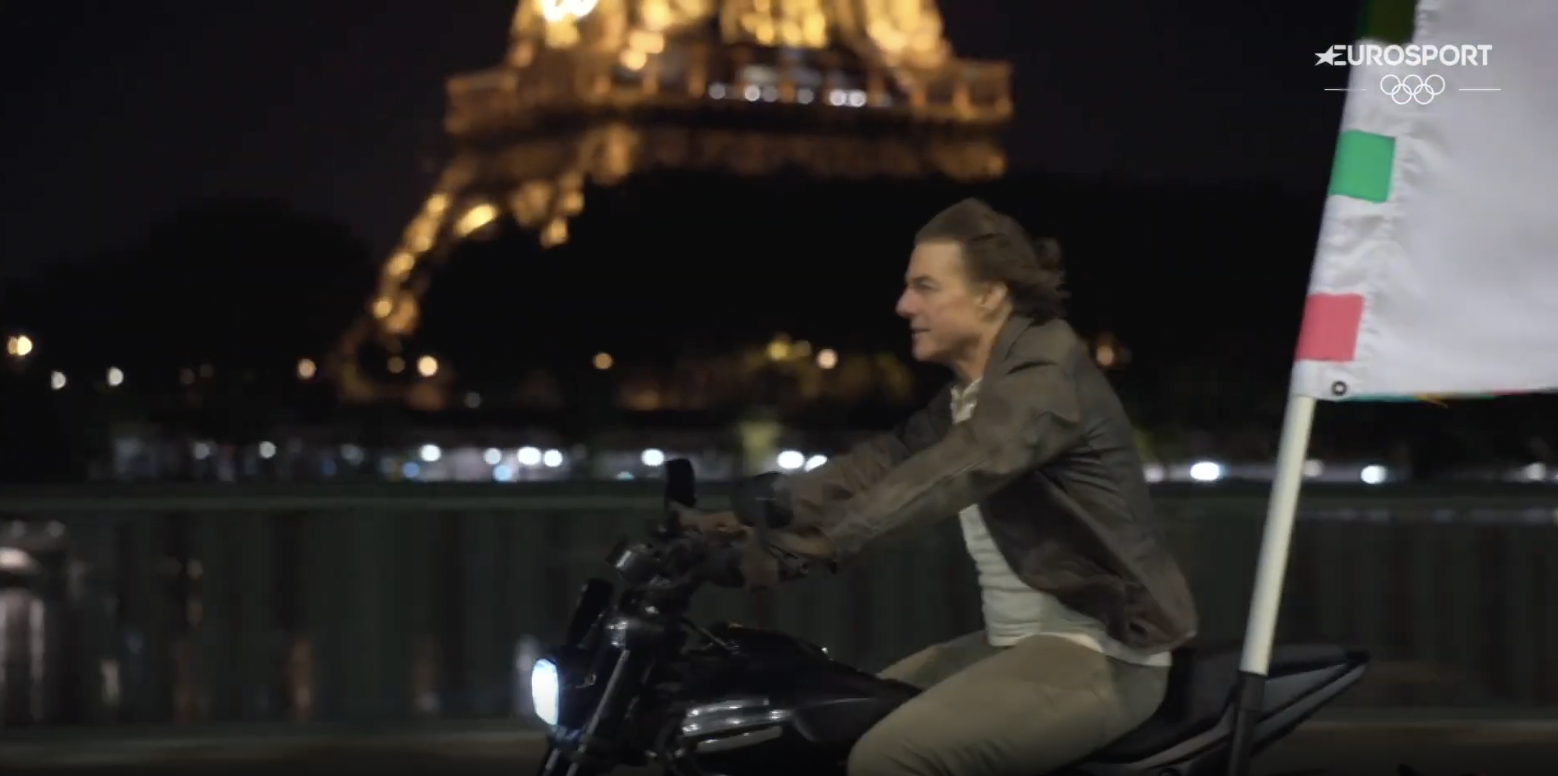 Tom Cruise leaving with the Olympic flag, posted on August 12, 2024 | Source: YouTube/Eurosport