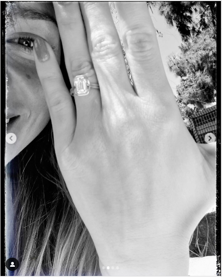 A photo of Stella Banderas showing off her new engagement ring posted on August 20, 2024 | Source: Instagram/antoniobanderas