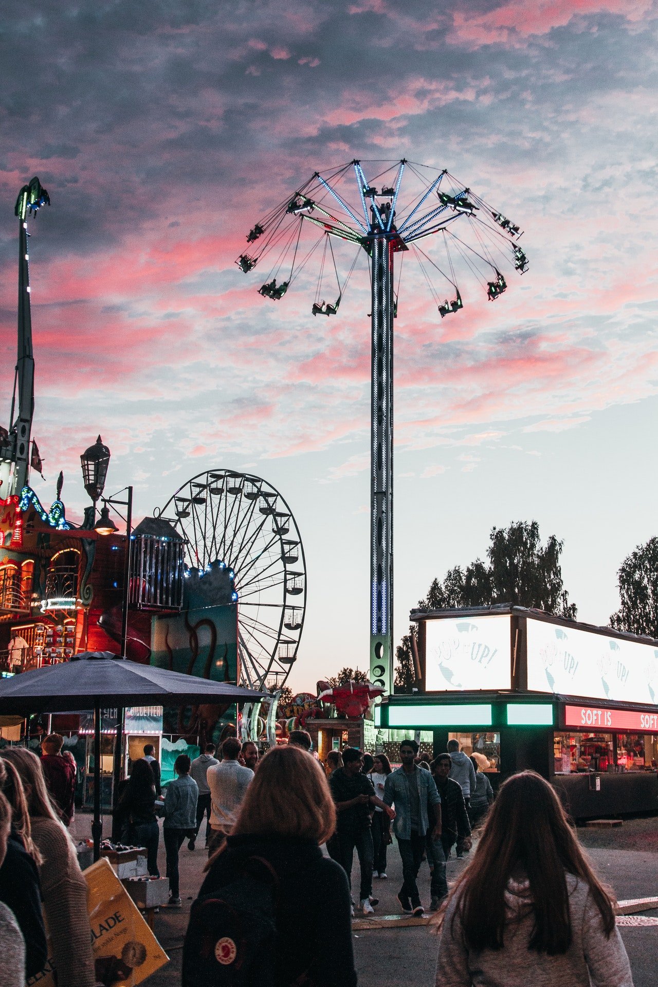 He took me to an amusement park to make up for lost time. | Source: Pexels