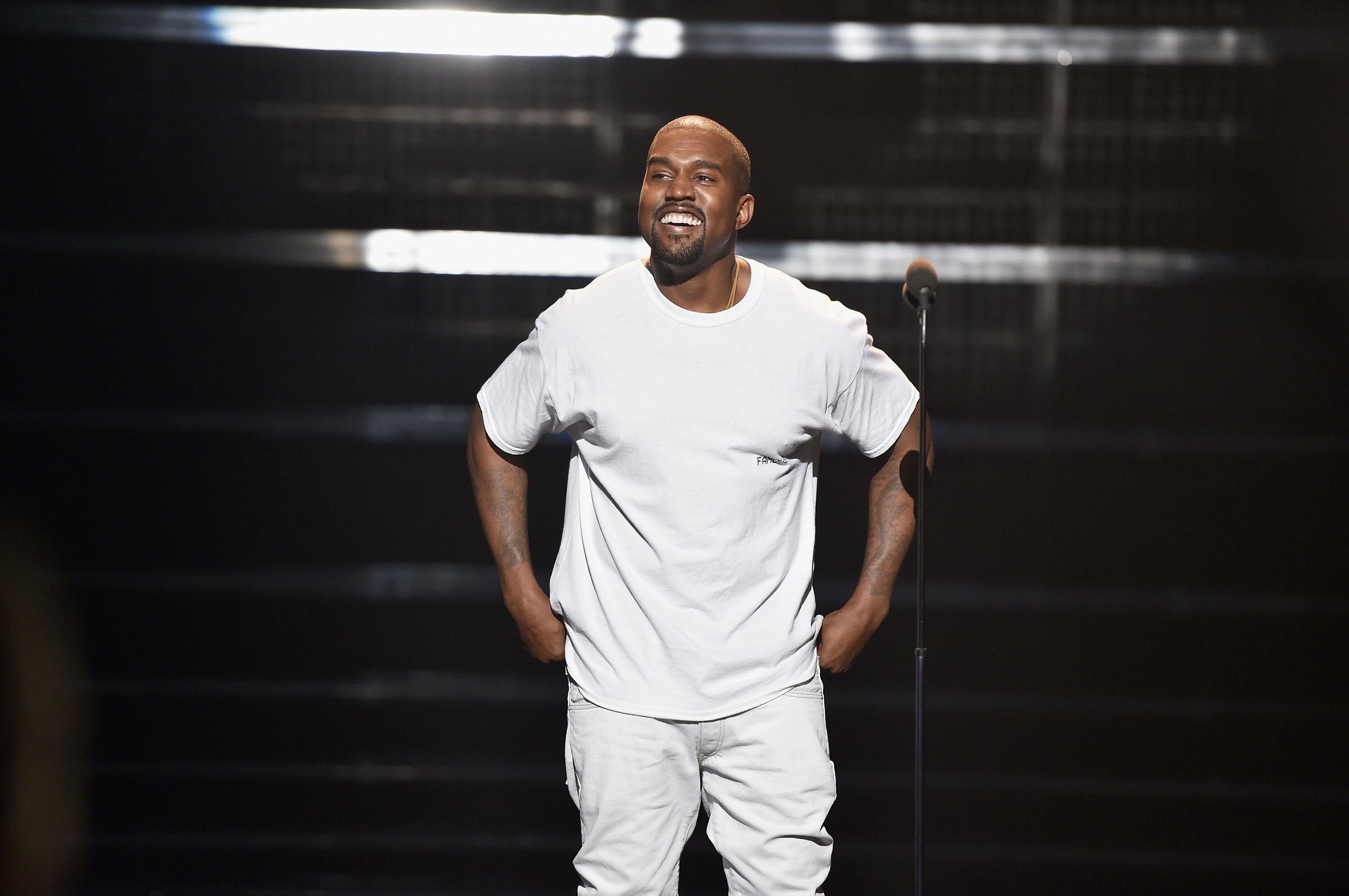 Kanye West dressed in all white | Source: Getty Images/GlobalImagesUkraine