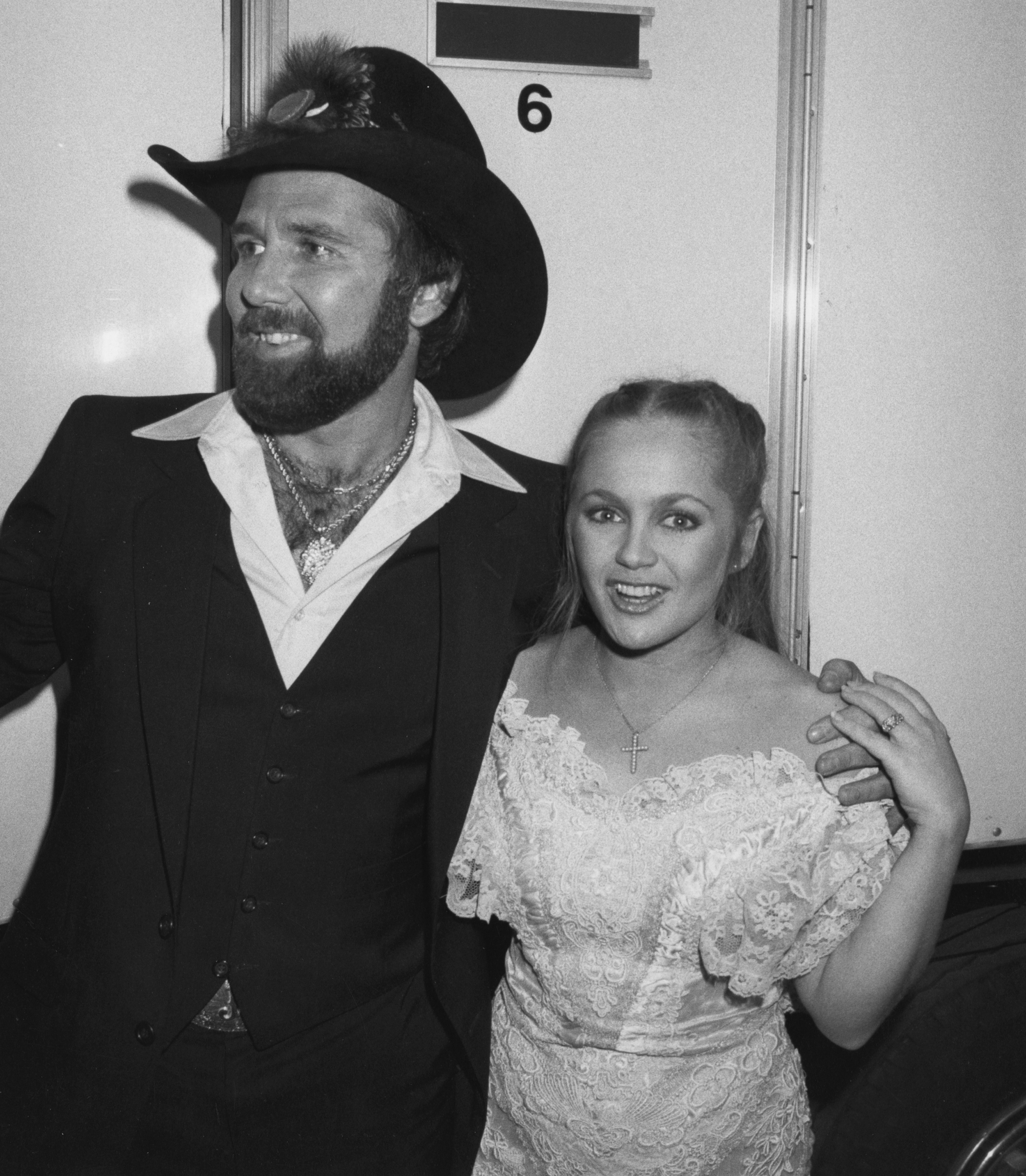 The actress and singer Johnny Lee attending Nineth Annual American Music Awards on January 25, 1982 at the Shrine Auditorium in Los Angeles, California | Source: Getty Images