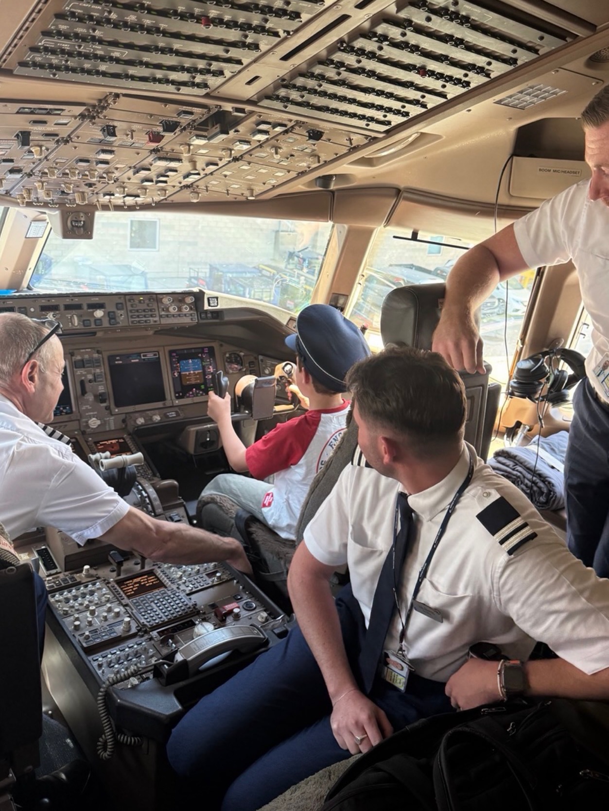 Archie received a memorable behind-the-scenes travel experience during the family holiday. The cockpit visit was another example of Meghan sharing his milestones without revealing his face. | Source: Instagram/meghan