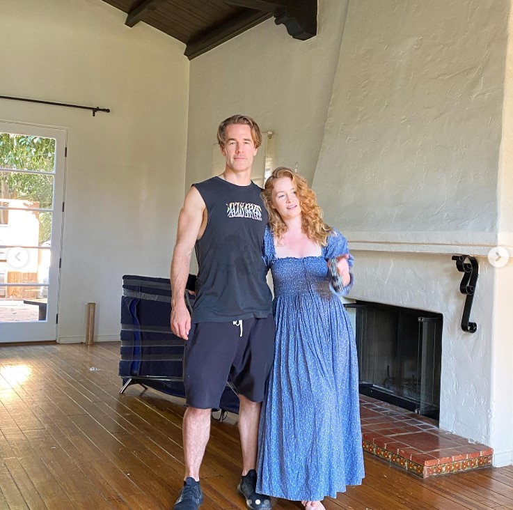 James and Kimberly Van Der Beek in the Texas home in a post uploaded on September 30, 2020 | Source: Instagram/vanderjames