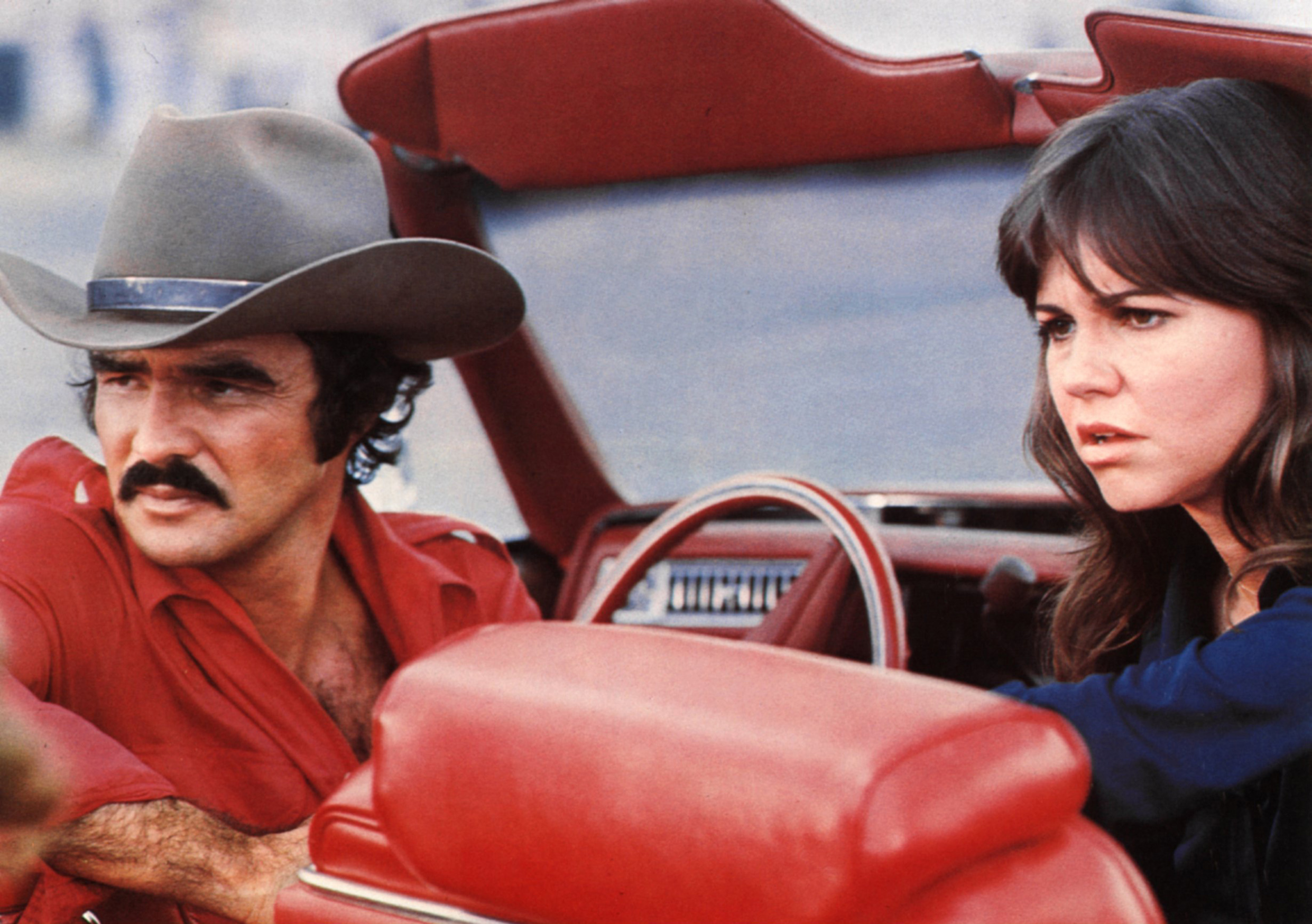 Sally Field and Burt Reynolds on January 1, 1976. | Source: Getty Images