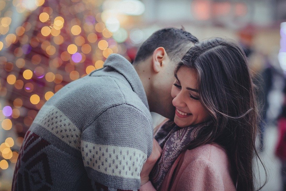 Pareja siendo cariñosa │Imagen tomada de: Pixabay