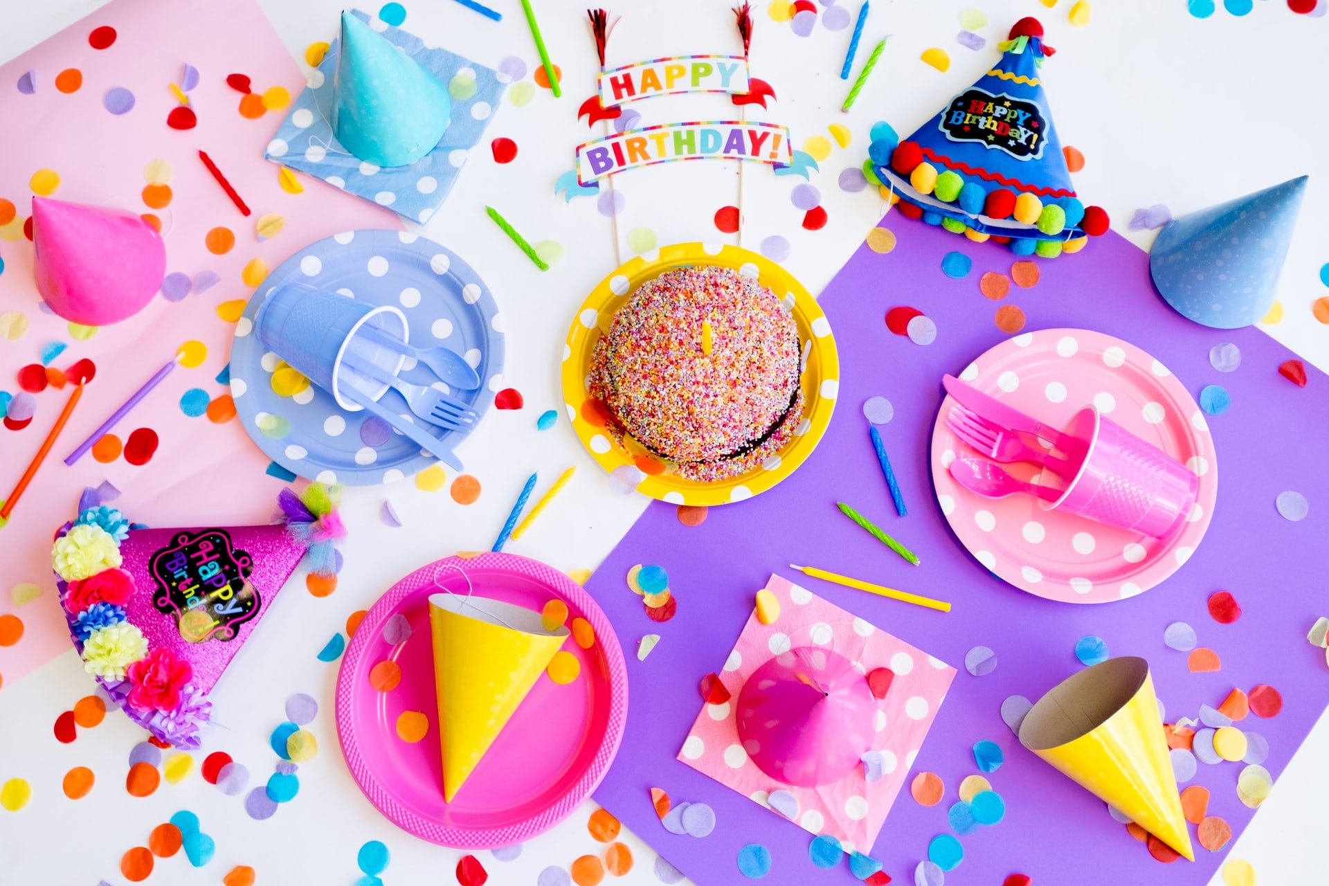 Birthday party table | Source: Unsplash