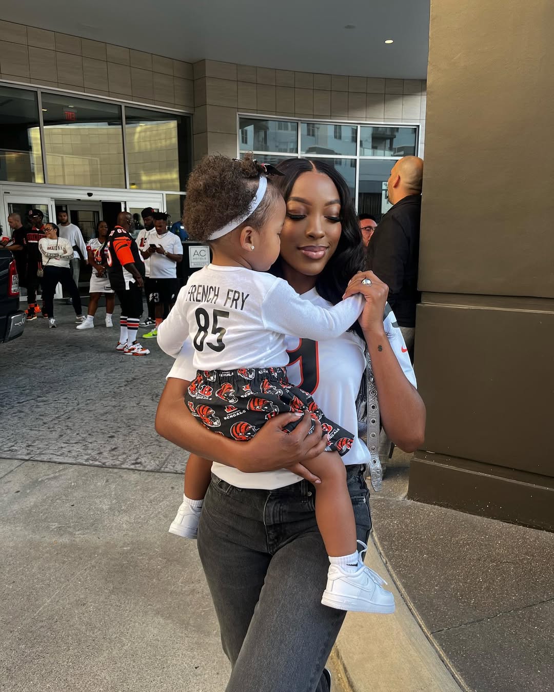Jicyra Johnson poses with her baby sister, dated September 30, 2023 | Source: Instagram/jicyraa