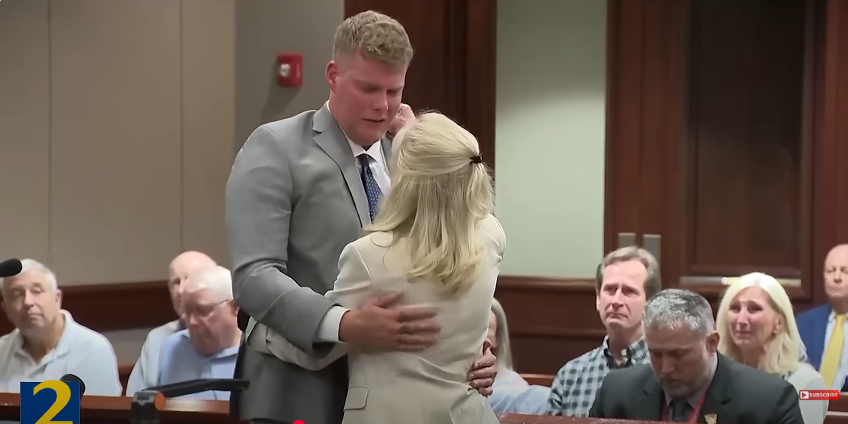 Joseph Tillman and Regina Johnson hugging in court from a video posted on August 8, 2025 | Source: YouTube/@wsbtv