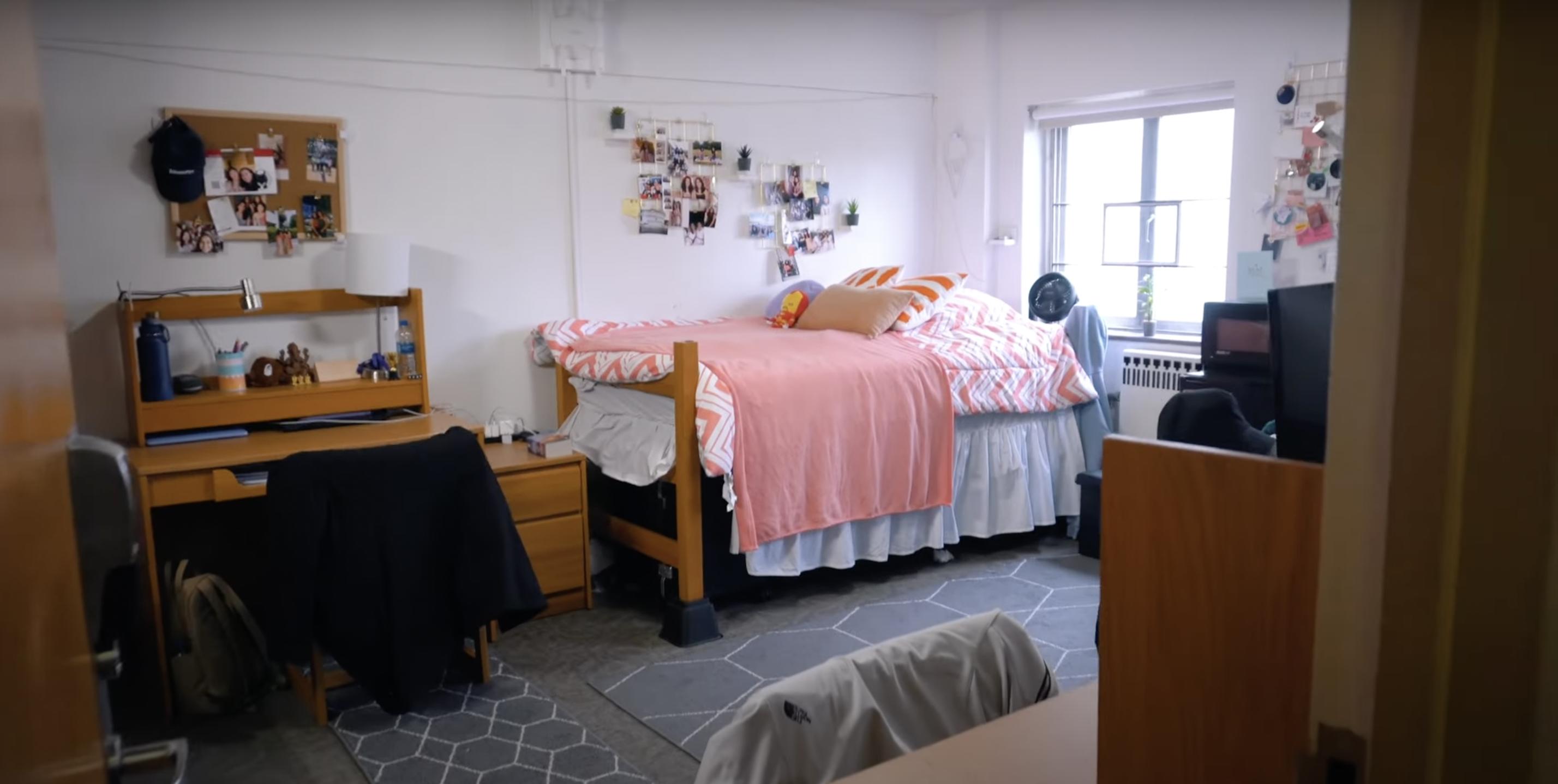 A tour of Carnegie Mellon University's freshmen dorms on May 28, 2022 | Source: YouTube/Deya Liao