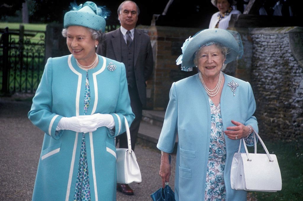 Queen Elizabeth II, Queen Elizabeth The Queen Mother, 1990. | Photo: Getty Images