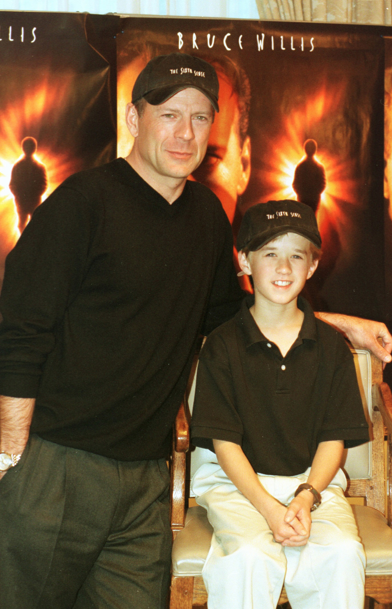 Bruce Willis and Haley Osment at the preview of the film "The Sixth Sense," on December 8, 1999 | Source: Getty Images