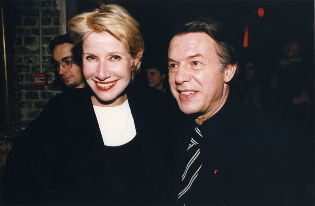 L'animatrice télé Danièle Gilbert et le chanteur Adamo en 1997 | Photo : Getty Images