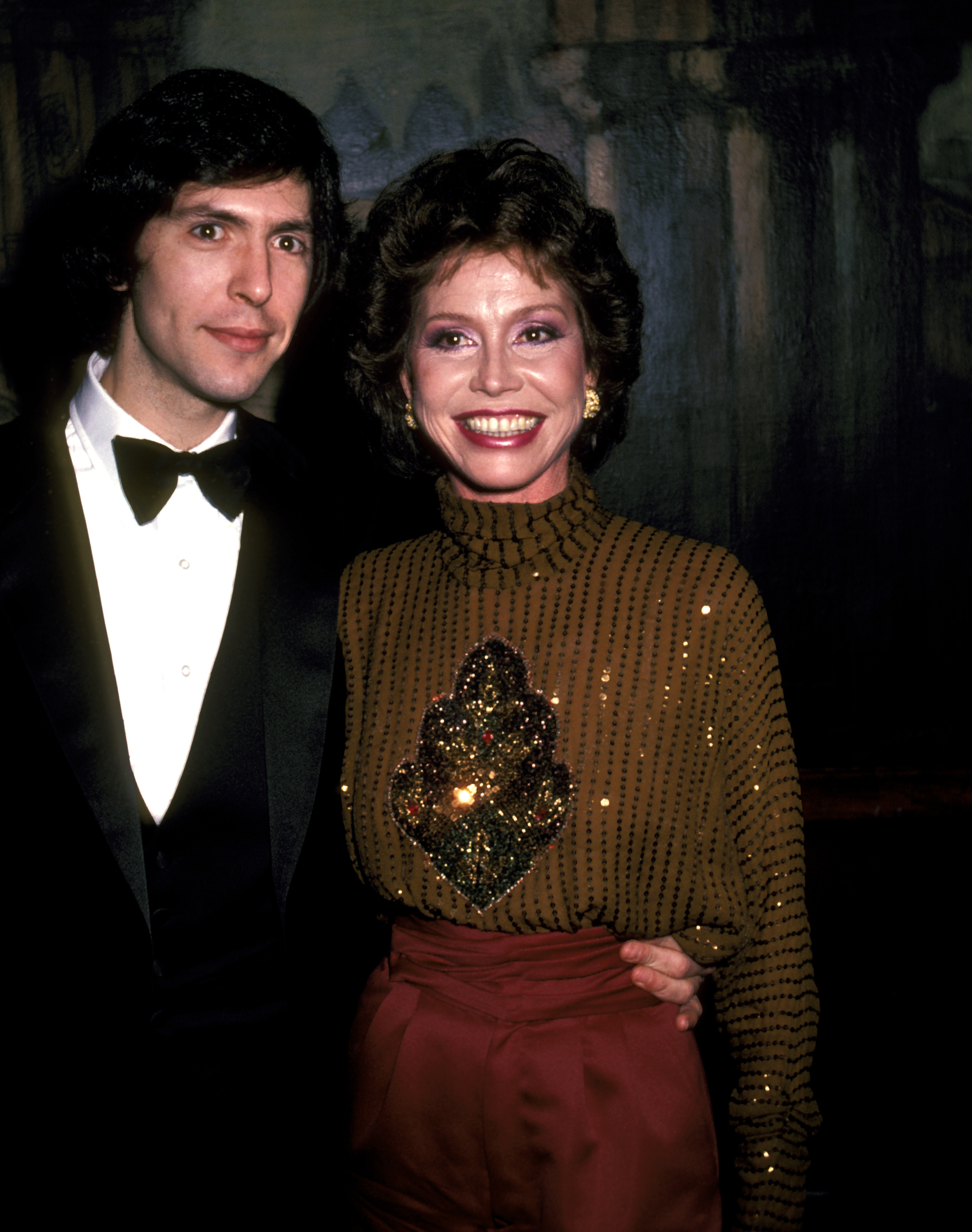 Mary Tyler Moore and husband Dr. Robert Levine during the premiere of "Six Weeks" on December 15, 1985 at Rivoli Theater in New York City | Source: Getty Images