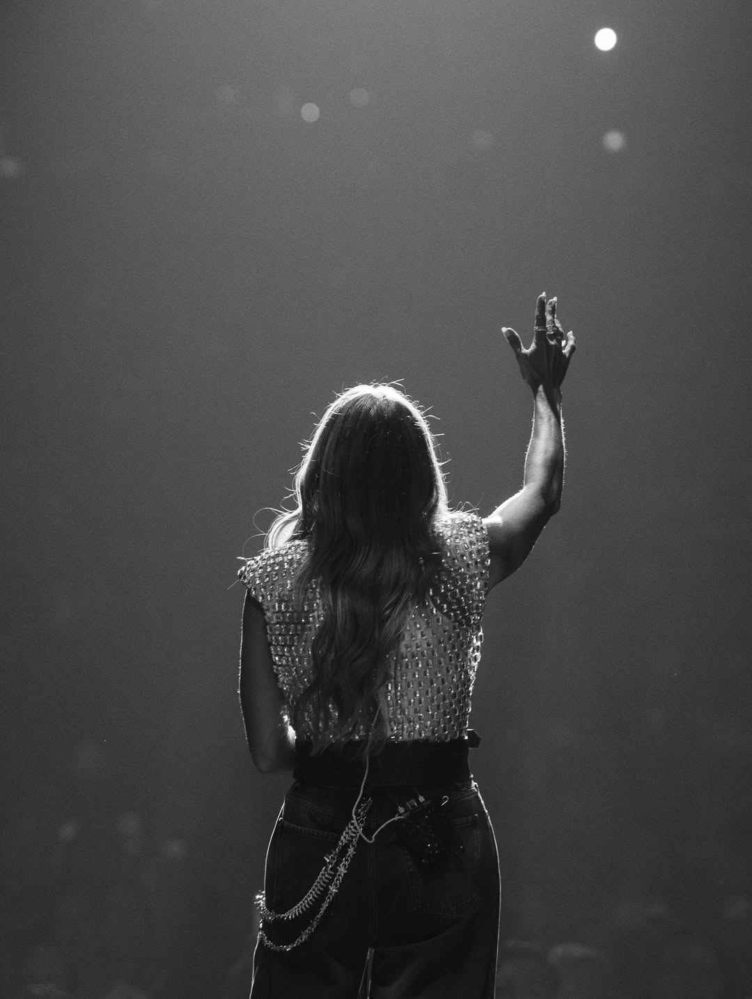 Carrie Underwood engages the crowd during a concert appearance in Lincoln, California, on June 14, 2026 | Source: Instagram/carrieunderwood