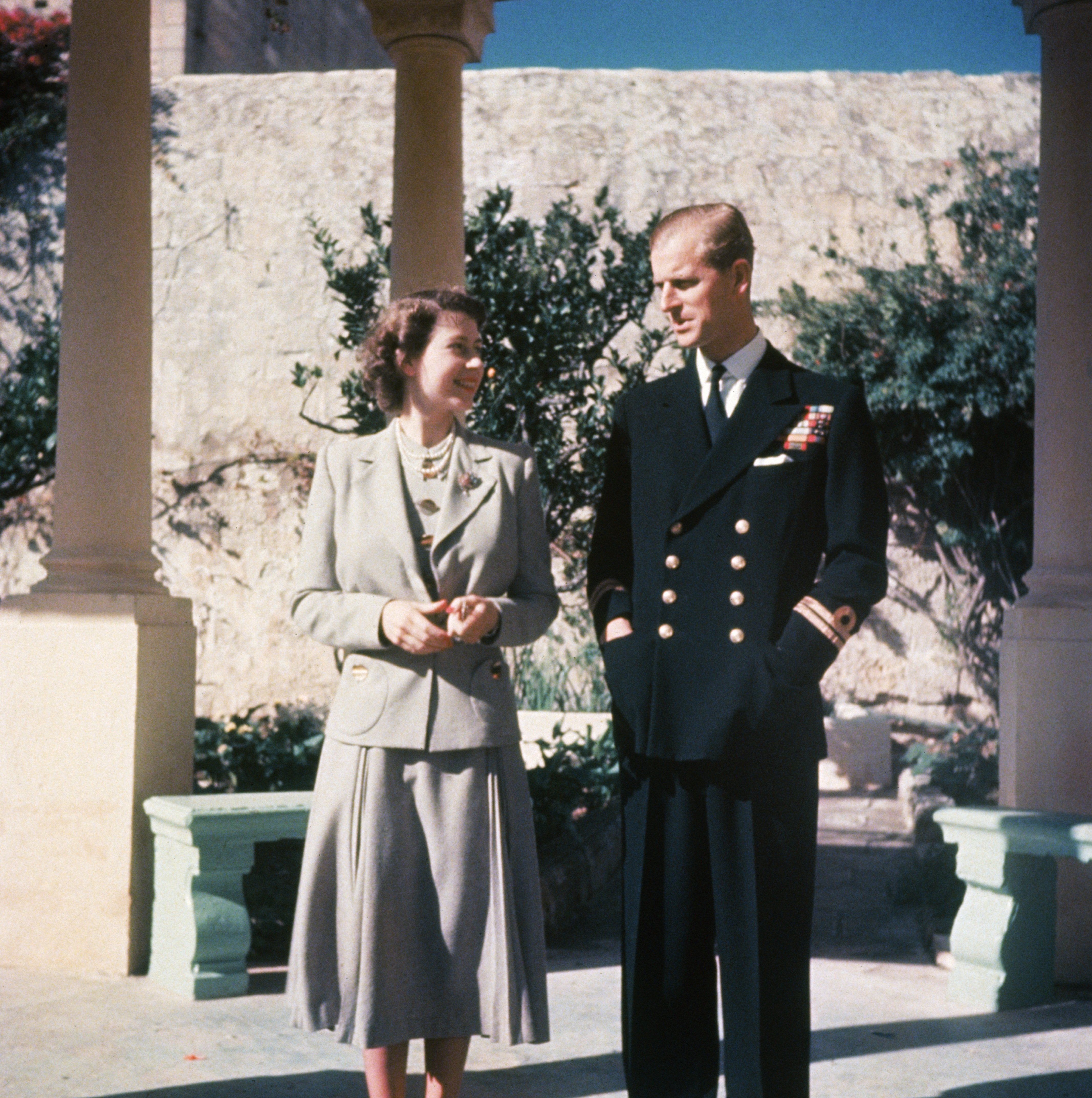 Reina Elizabeth y Príncipe Philip en su luna de miel en Malta en 1947. | Foto: Getty Images