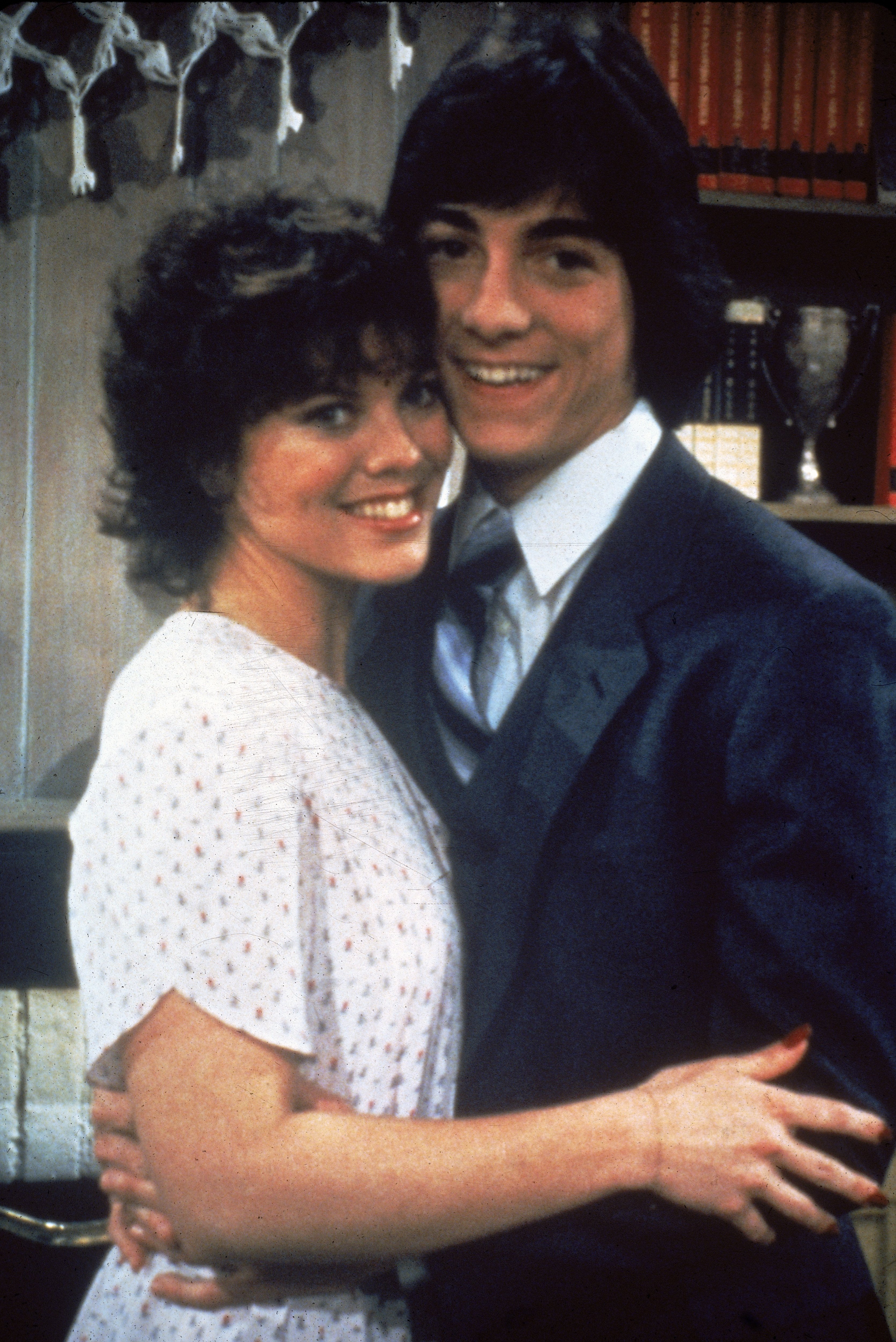 Actress Erin Moran pictured with her co-star Scott Baio in an embrace for a publicity portrait for the TV show "Joanie Loves Chachi," in 1982. / Source: Getty Images