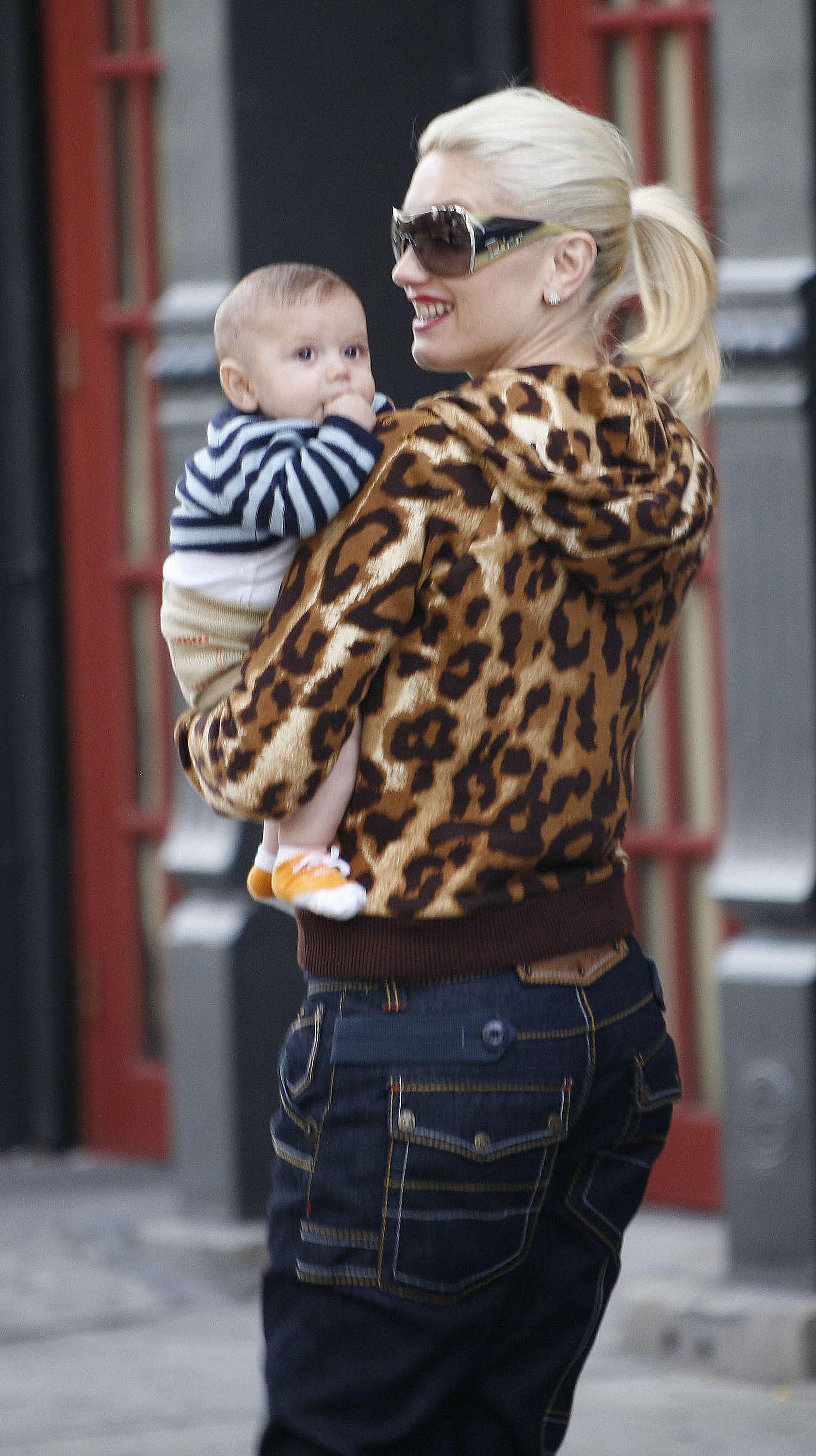 Gwen Stefani spotted with her son Kingston Rossdale in New York on September 11, 2006. | Source: Getty Images