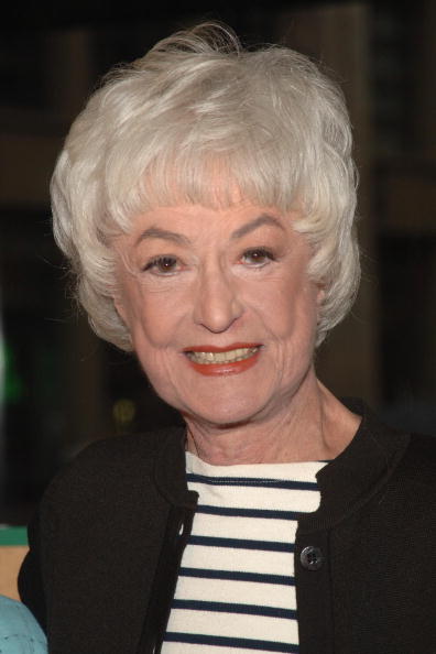 Bea Arthur signs at Barnes & Noble on November 22, 2005 in New York City. | Photo: Getty Images 