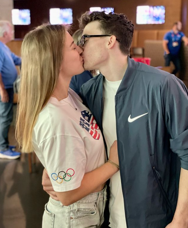 Tess McCracken and Stephen Nederoscik kissing in a post by McCracken to celebrate their 8 year anniversary | Source: Instagram/tess.mccracken