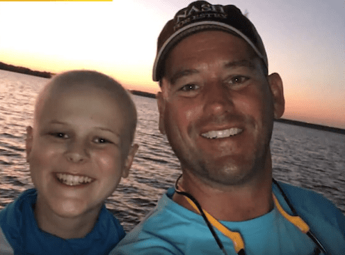 Texas dad,Chuck Yielding and his son, Aiden pictured together. | Photo: YouTube/KSDK News